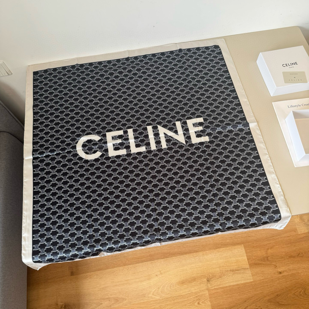 셀린느(CELINE) 모노그램 실크 스카프 목도리 스카프
