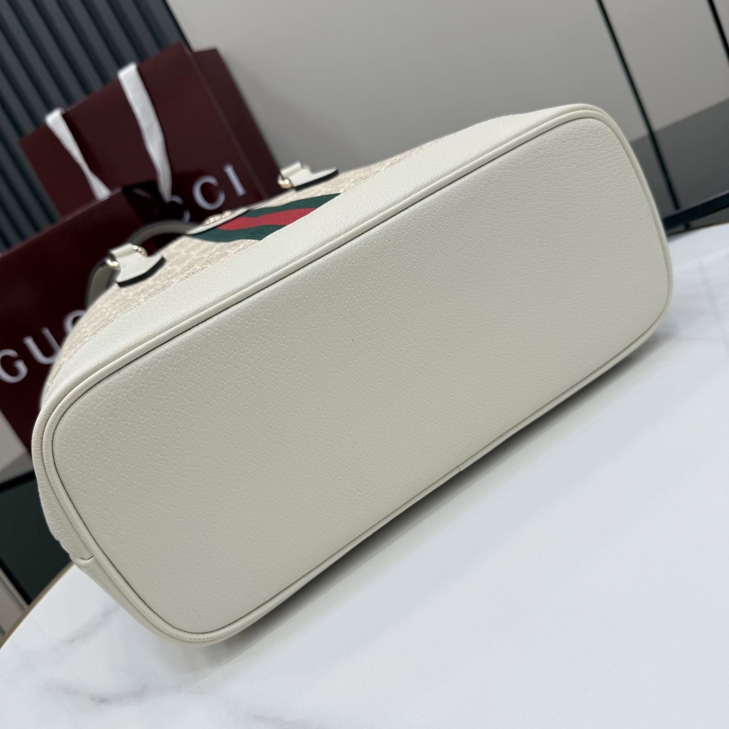 구찌(Gucci) 오피디아(Ophidia) 베이지 & 화이트 GG 토트백 가방 미디엄