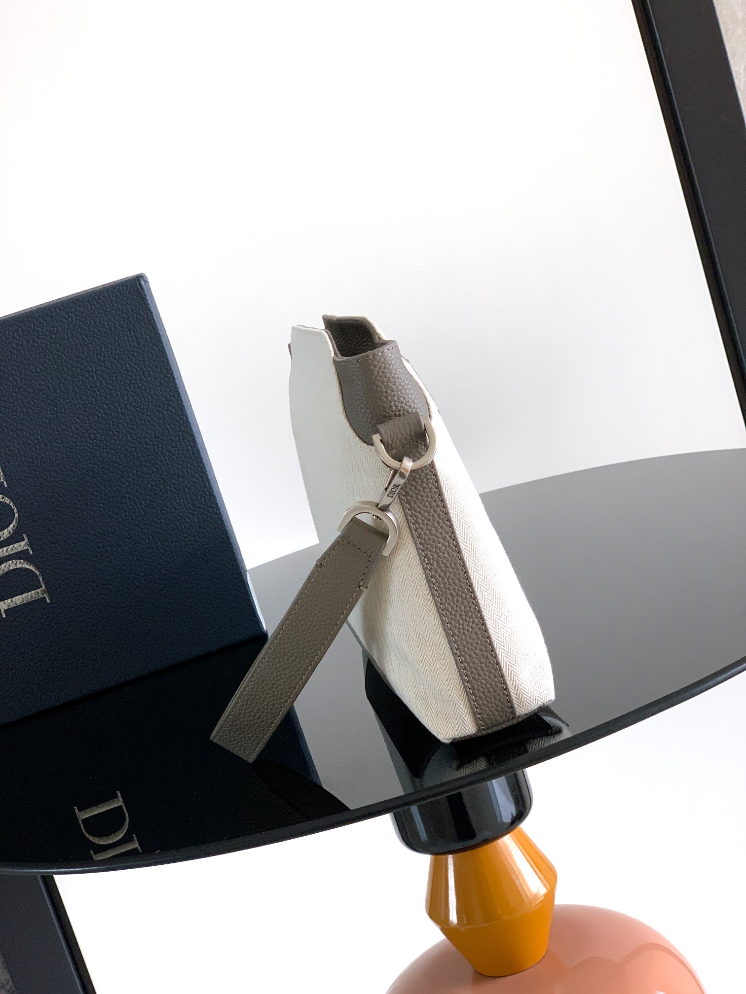 디올(Dior) 노르망디(Normandie) A5 트라이앵글 클러치백 가방