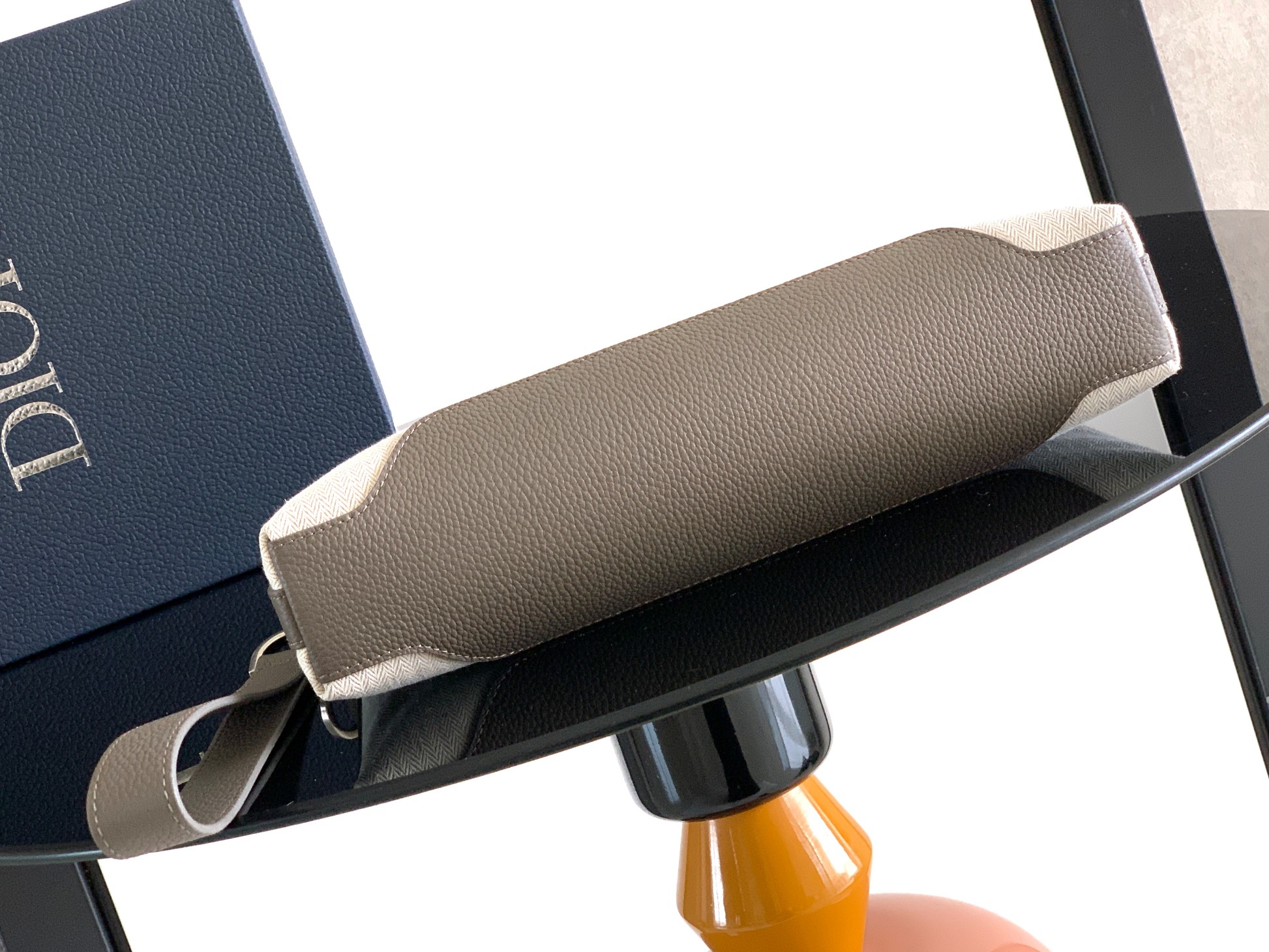 디올(Dior) 노르망디(Normandie) A5 트라이앵글 클러치백 가방