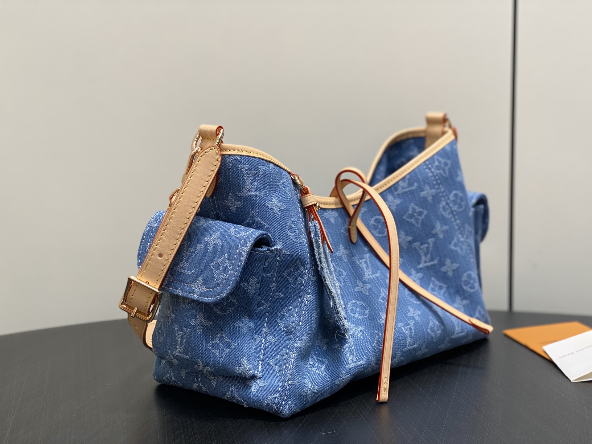 루이비통(Louis Vuitton) LV 캐리올 카고(Carryall Cargo) PM 가방 - 데님 블루