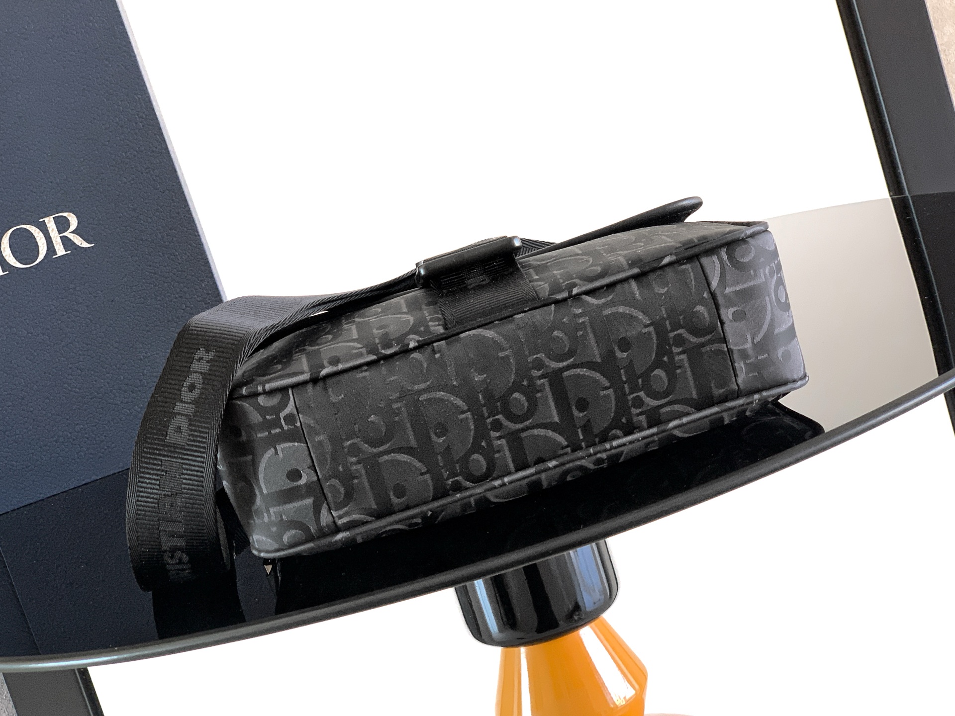 디올(Dior) 트렉(Trek) 플랩 메신저백 크로스백 가방 - 블랙 오블리크