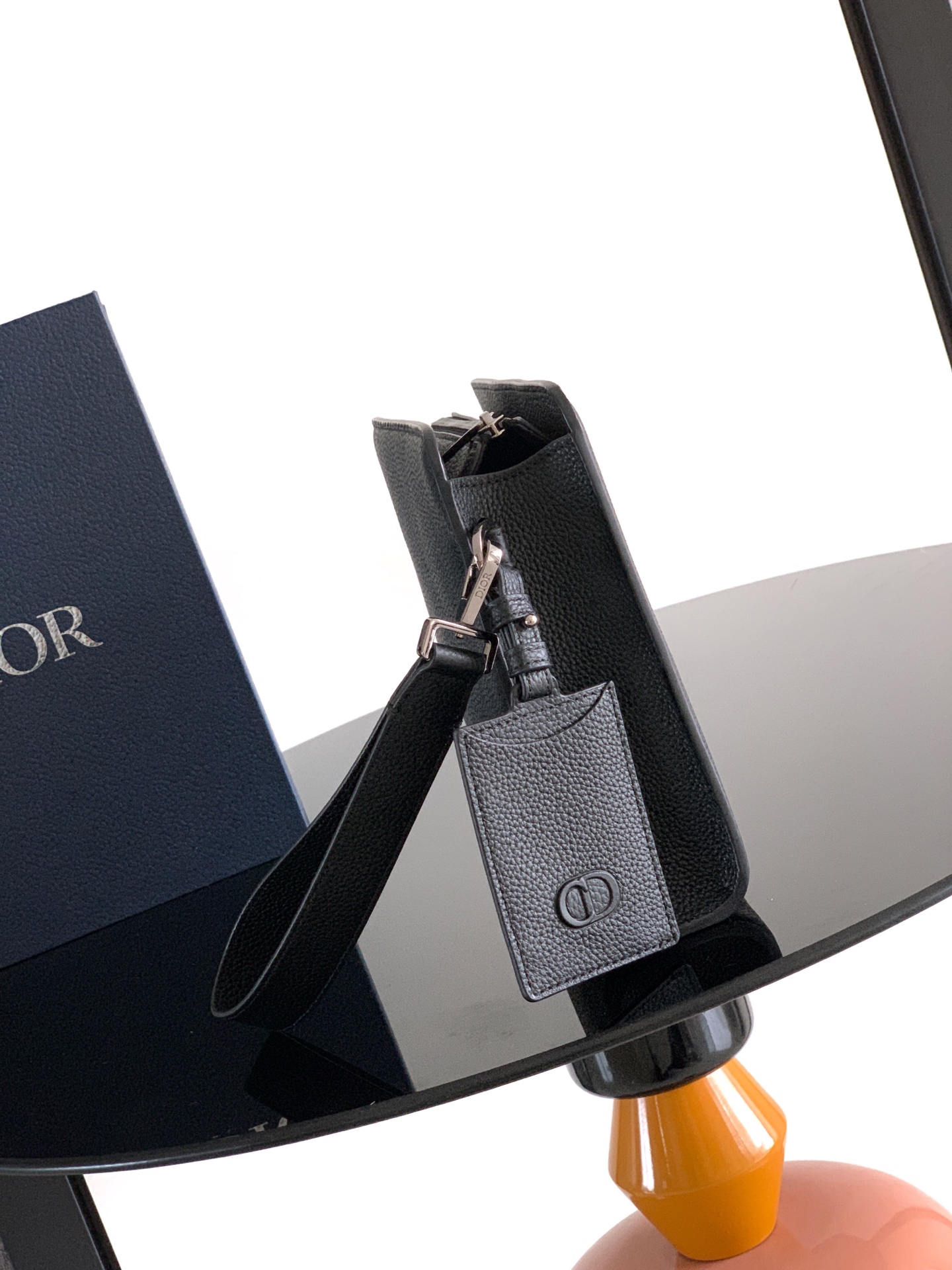 디올(Dior) CD 아이콘 A5 트라이앵글 클러치백 가방 - 블랙