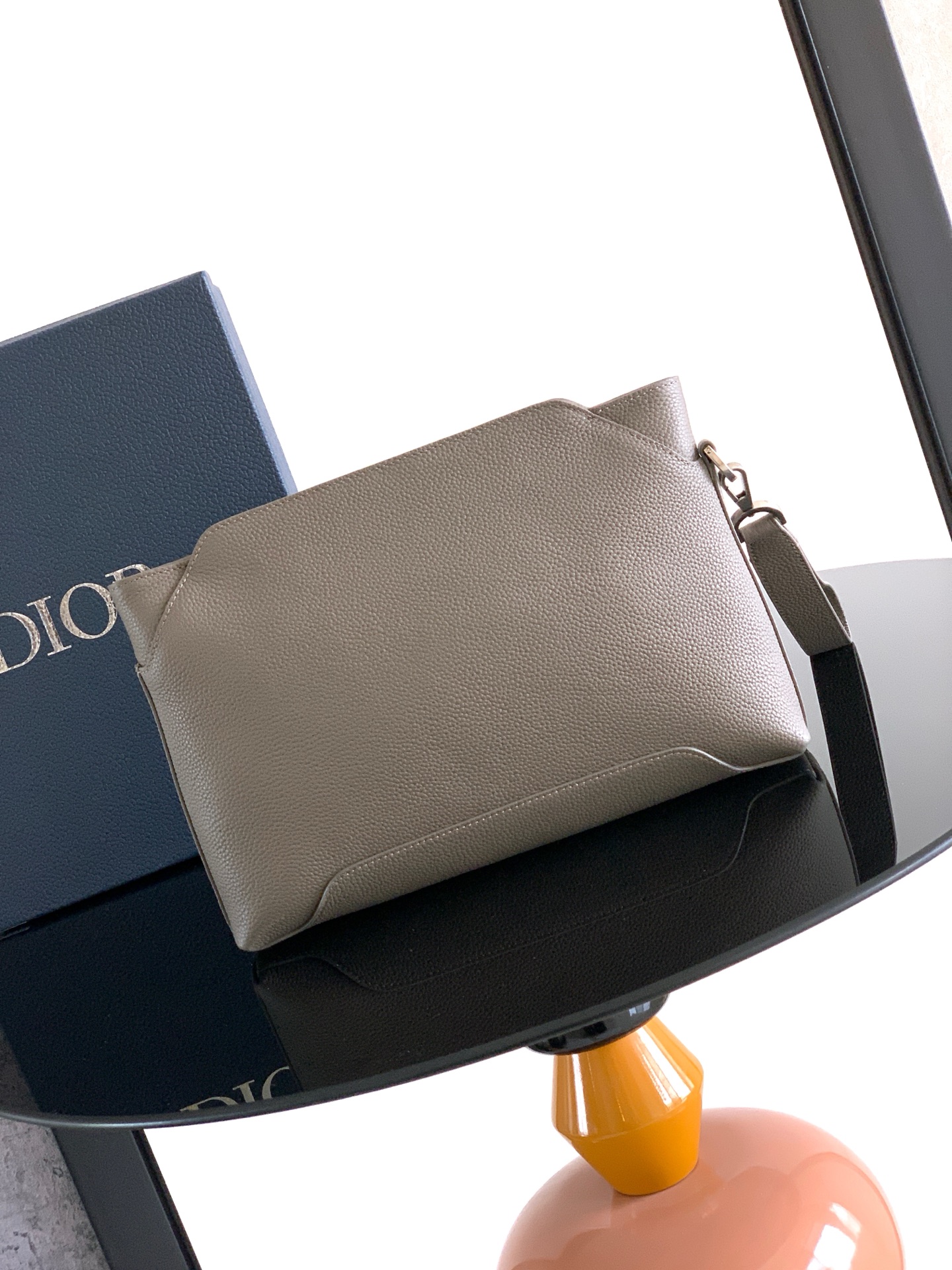 디올(Dior) 노르망디(Normandie) A5 트라이앵글 클러치백 가방