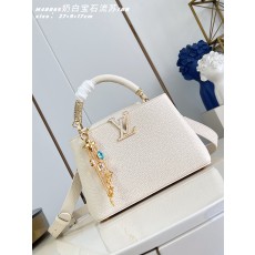 루이비통(Louis Vuitton) LV 카퓌신 BB 토트백 숄더백 가방 - 밀크 화이트 메탈 테슬