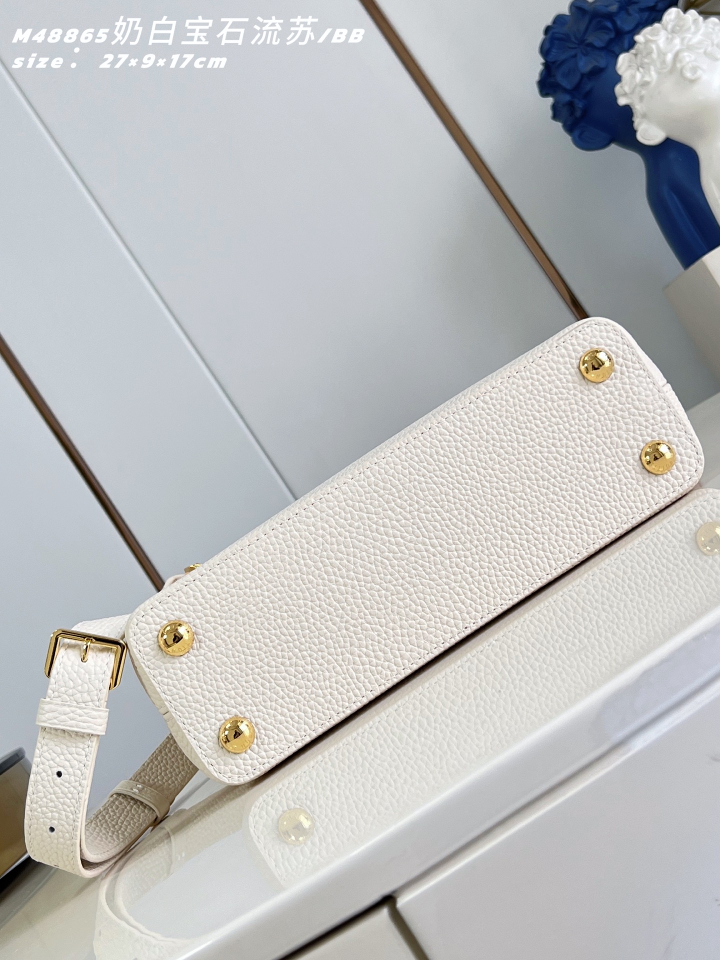 루이비통(Louis Vuitton) LV 카퓌신 BB 토트백 숄더백 가방 - 밀크 화이트 메탈 테슬