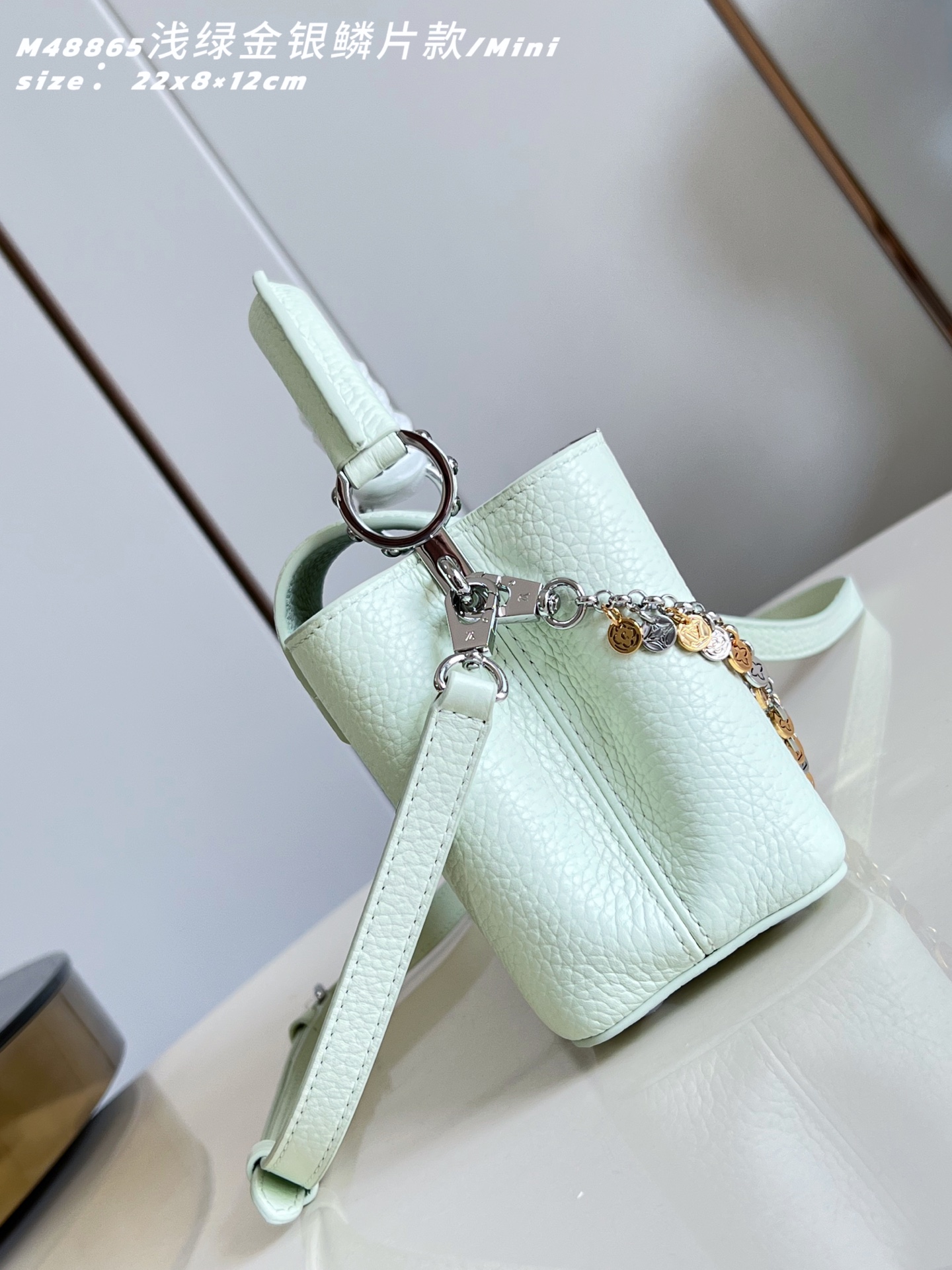 루이비통(Louis Vuitton) LV Capucines 카퓌신 이스트-웨스트(East-West) 미니 가방