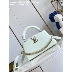 루이비통(Louis Vuitton) LV Capucines 카퓌신 이스트-웨스트(East-West) BB 가방