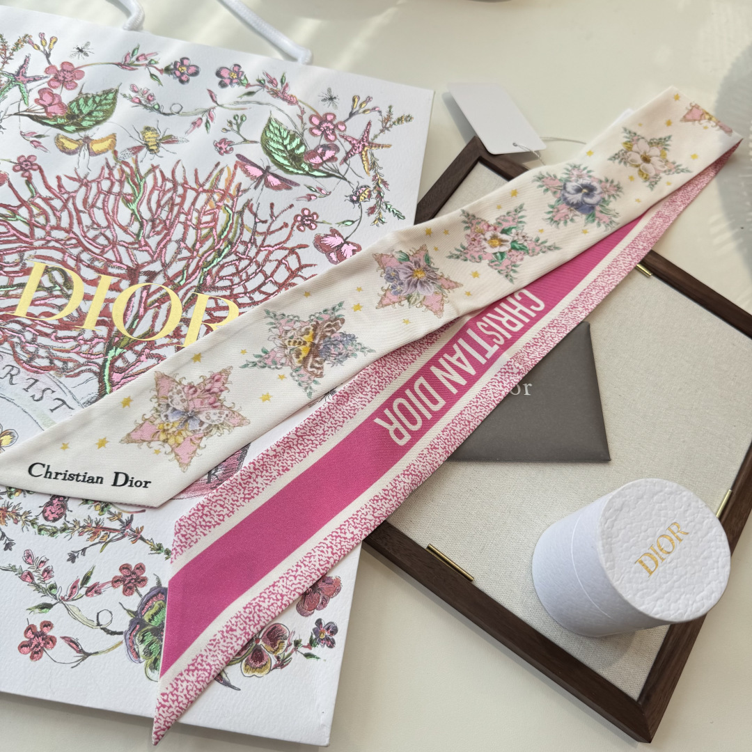 디올(DIOR) 스타 패턴 트윌리 실크 스카프 목도리 스카프