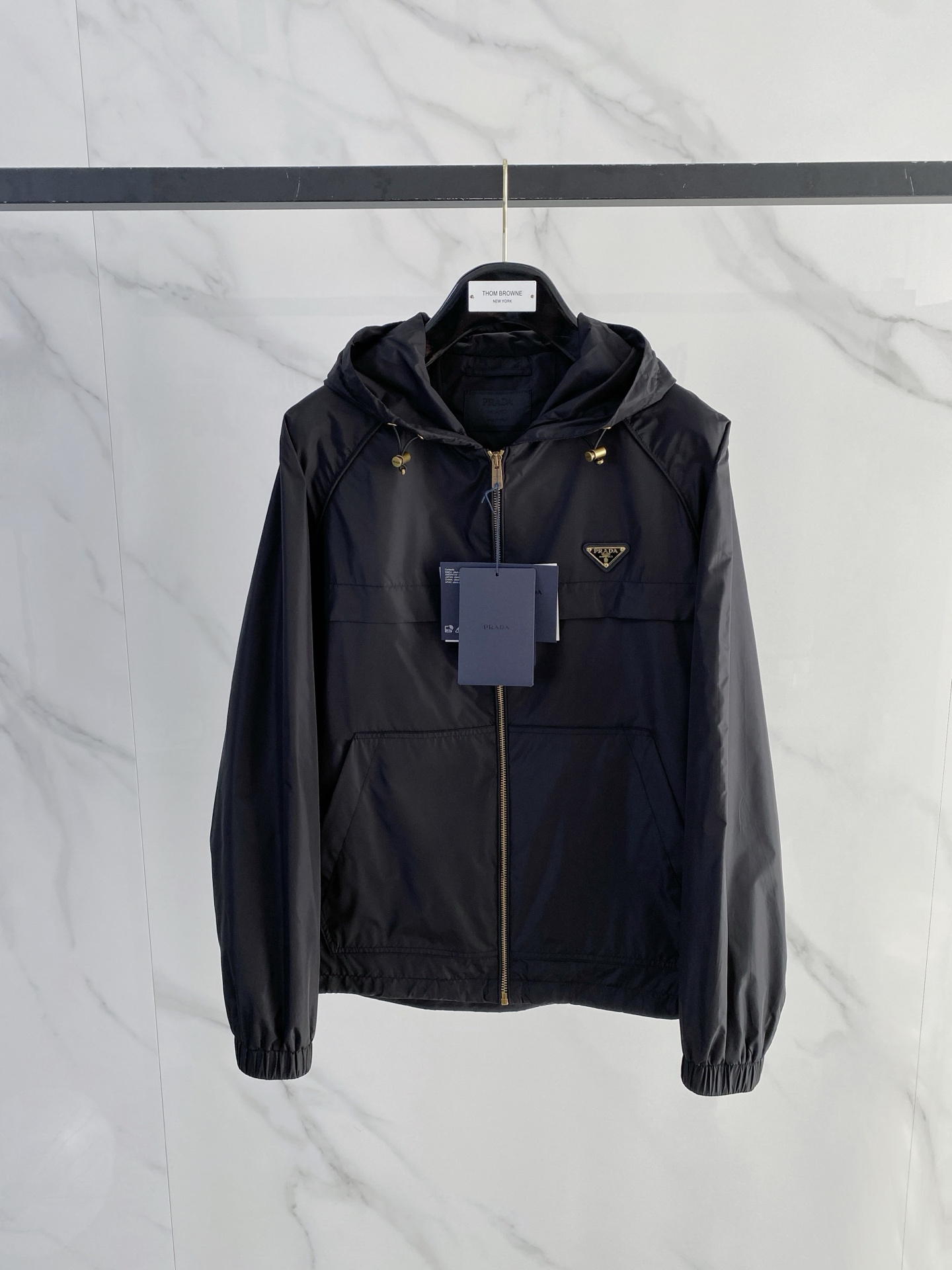 프라다(PRADA) 골드 로고 패치 집업 자켓 의류