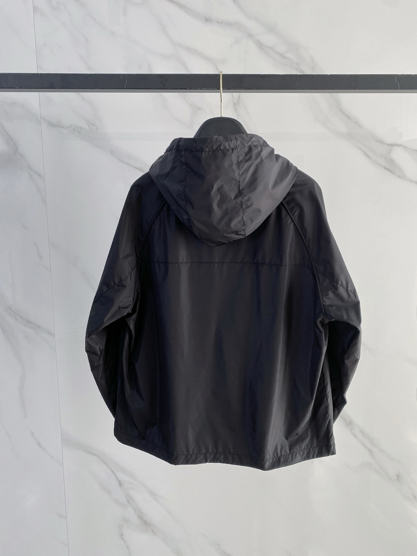 프라다(PRADA) 골드 로고 패치 집업 자켓 의류