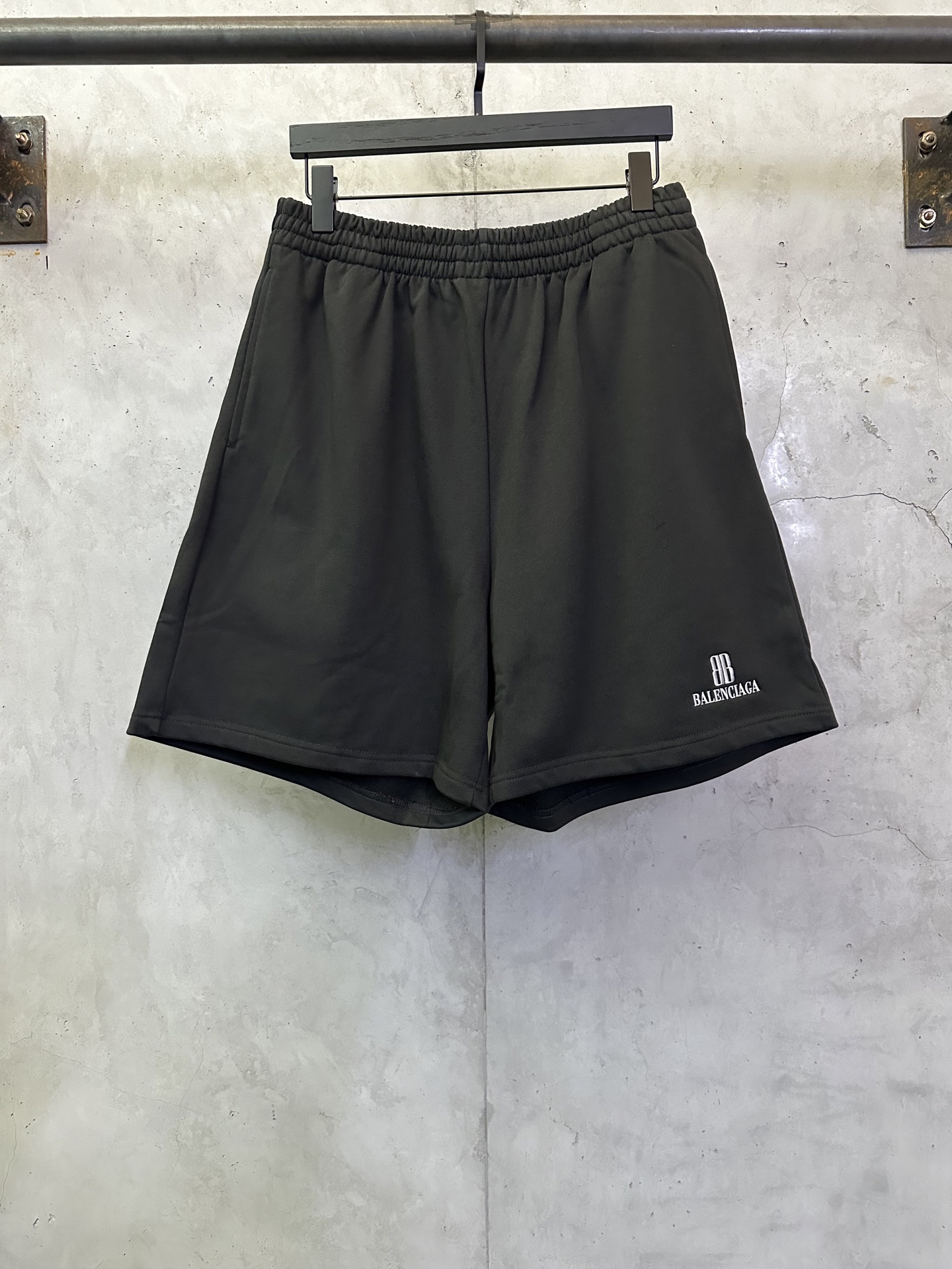 발렌시아가(Balenciaga) 더블 B 로고 자수 스웻 반바지 의류