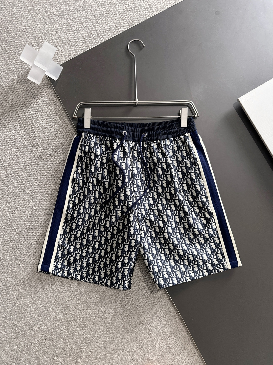 디올(Dior) 로고 포인트 캐주얼 쇼츠 팬츠 의류