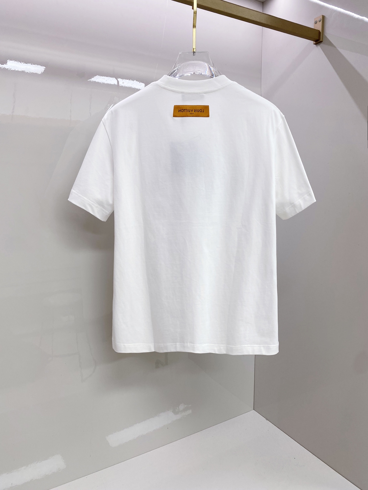 루이비통(LV) 로고 그래픽 반팔 티셔츠 의류