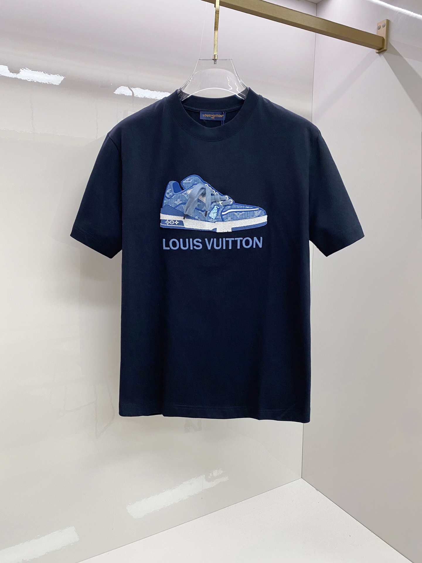 루이비통(LV) 로고 그래픽 반팔 티셔츠 의류