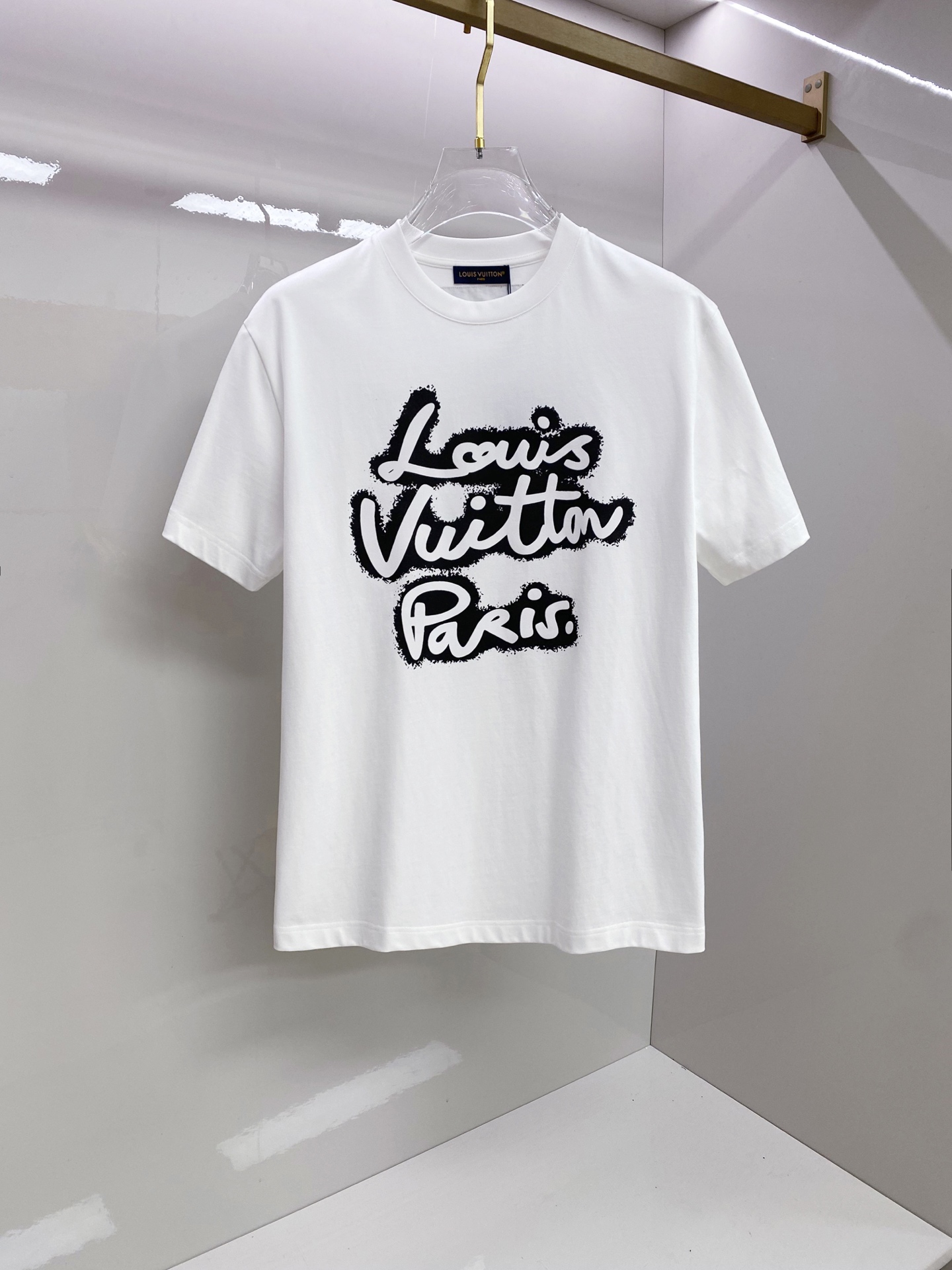 루이비통(LV) 프론트 로고 반팔 티셔츠 의류