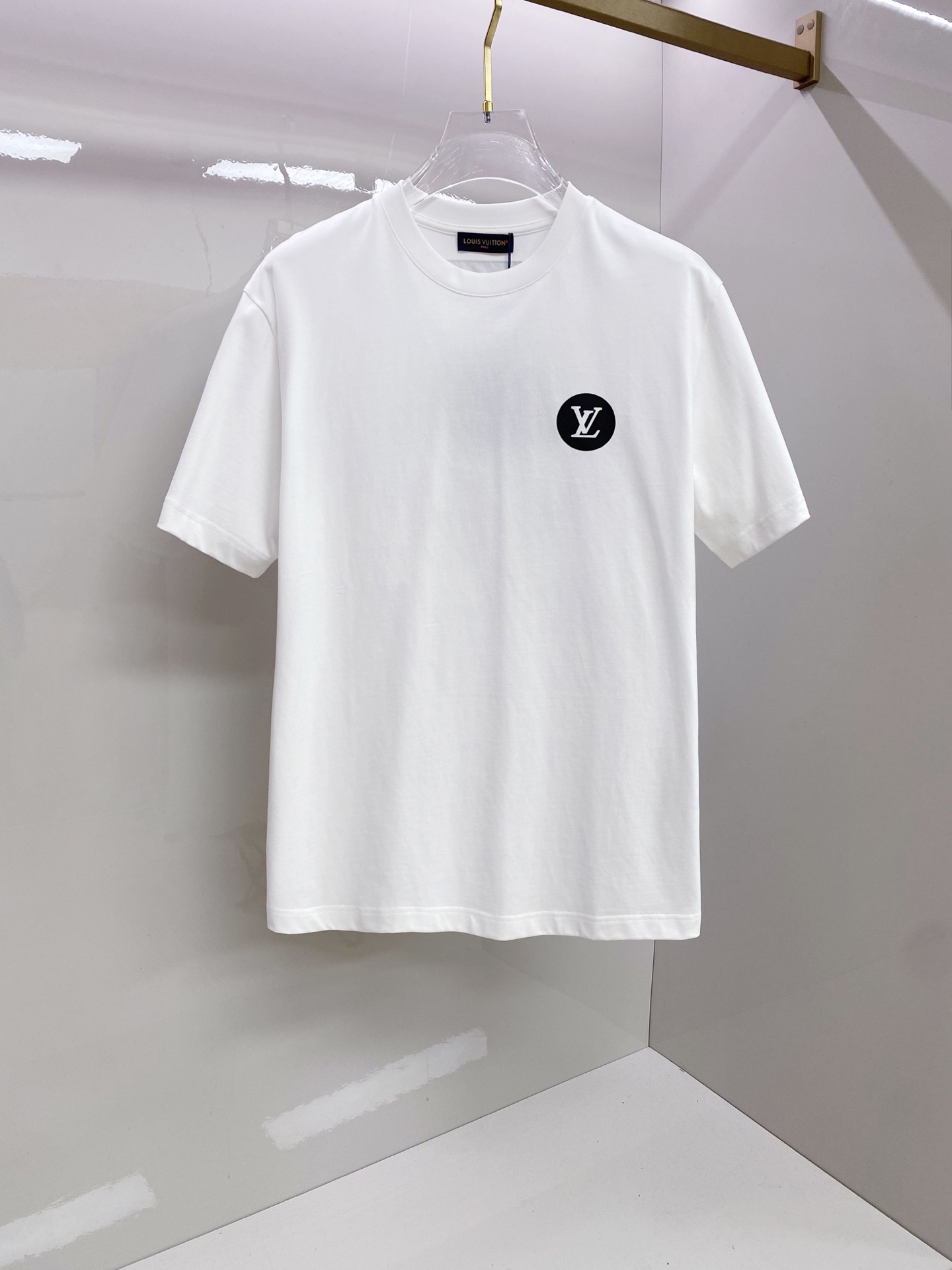 루이비통(LV) 미니멀 로고 반팔 티셔츠 의류