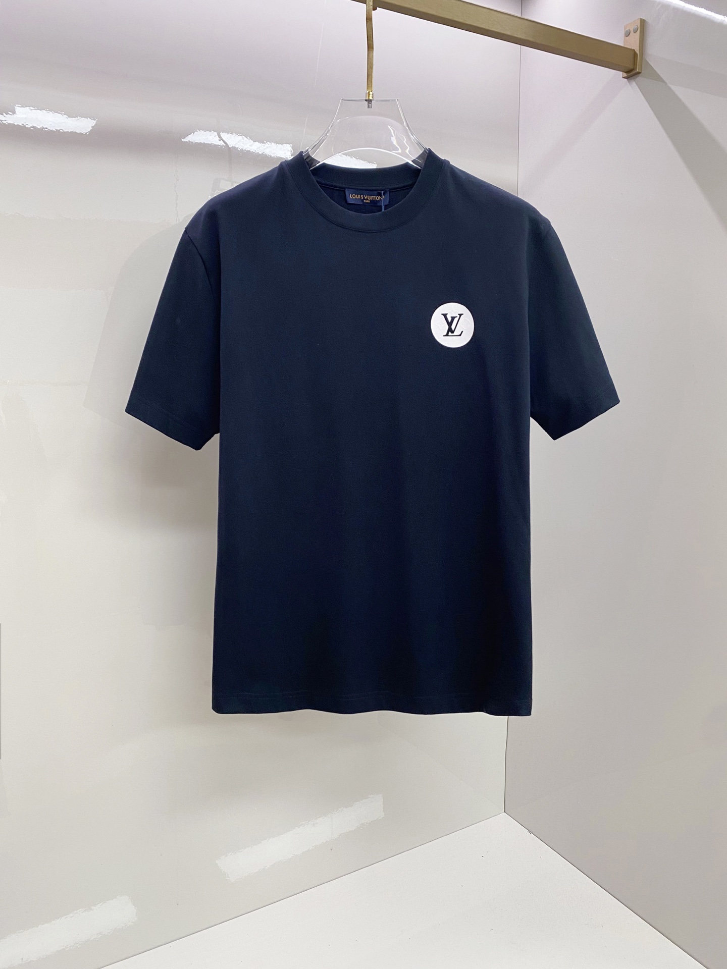 루이비통(LV) 미니멀 로고 반팔 티셔츠 의류