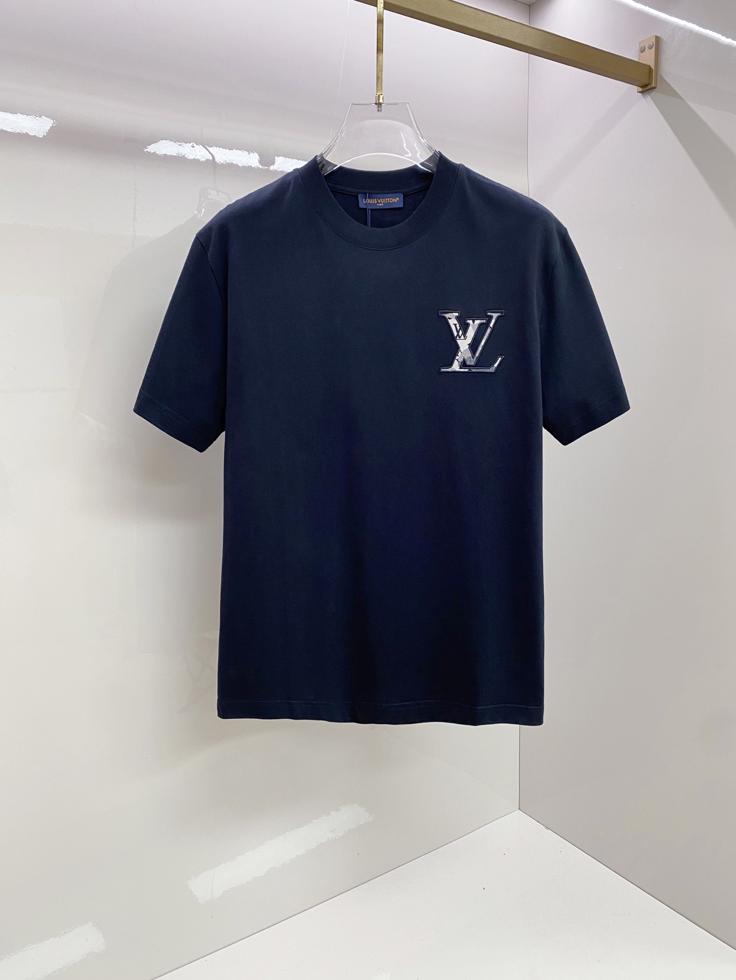 루이비통(LV) 시그니처 로고 반팔 티셔츠 의류