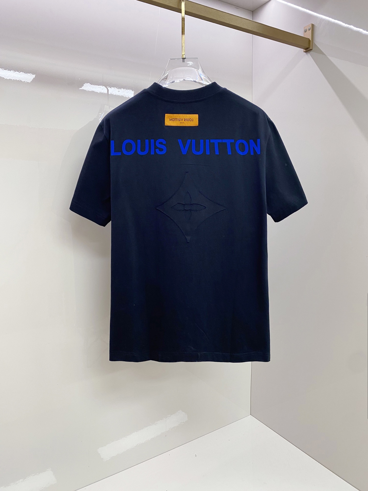 루이비통(LV) 클래식 로고 반팔 티셔츠 의류