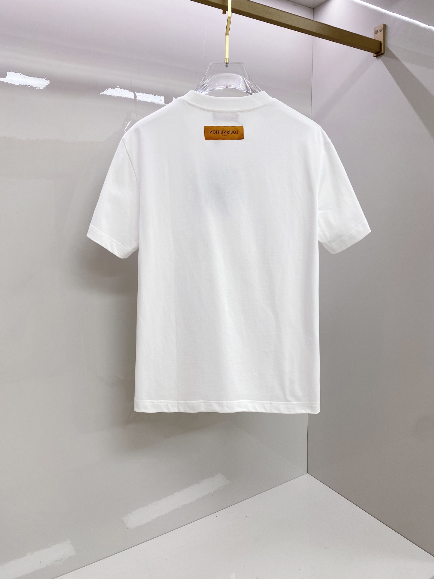 루이비통(LV) 모던 로고 반팔 티셔츠 의류