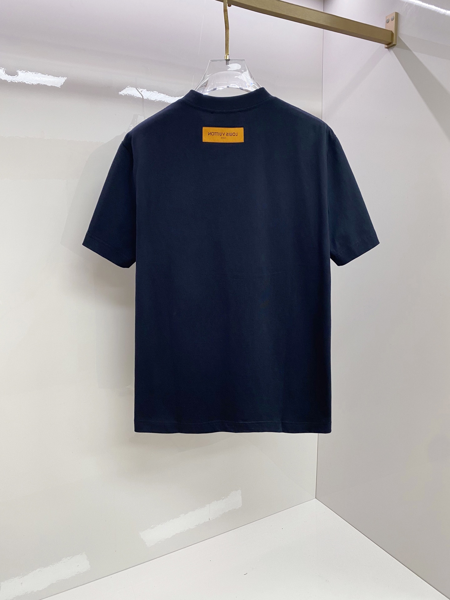 루이비통(LV) 모던 로고 반팔 티셔츠 의류