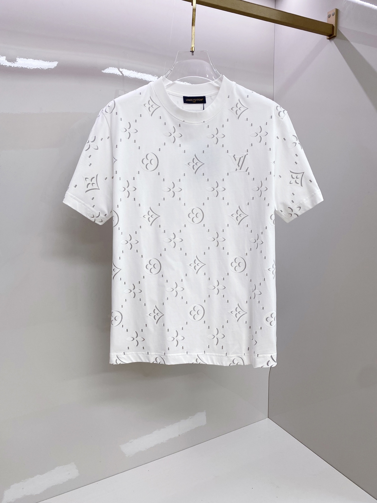 루이비통(LV) 시그니처 그래픽 로고 반팔 티셔츠 의류