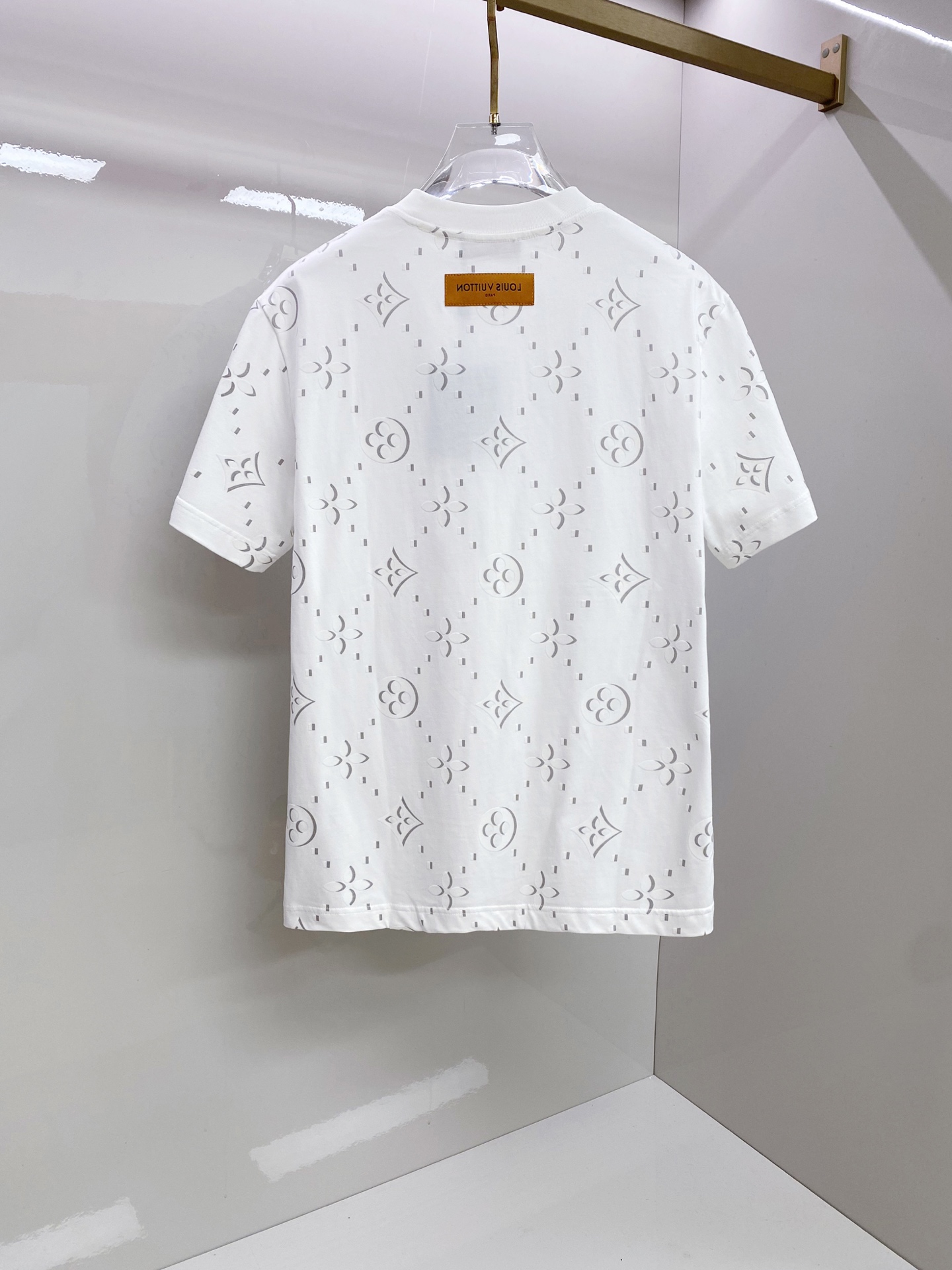 루이비통(LV) 시그니처 그래픽 로고 반팔 티셔츠 의류