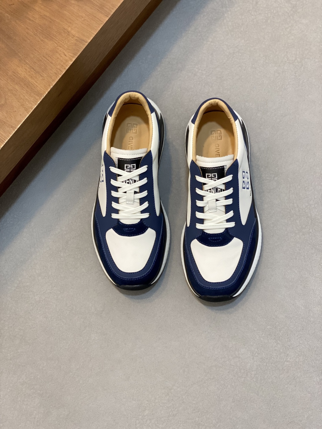 지방시(Givenchy) 이탈리안 카프스킨 프리미엄 스니커즈 신발