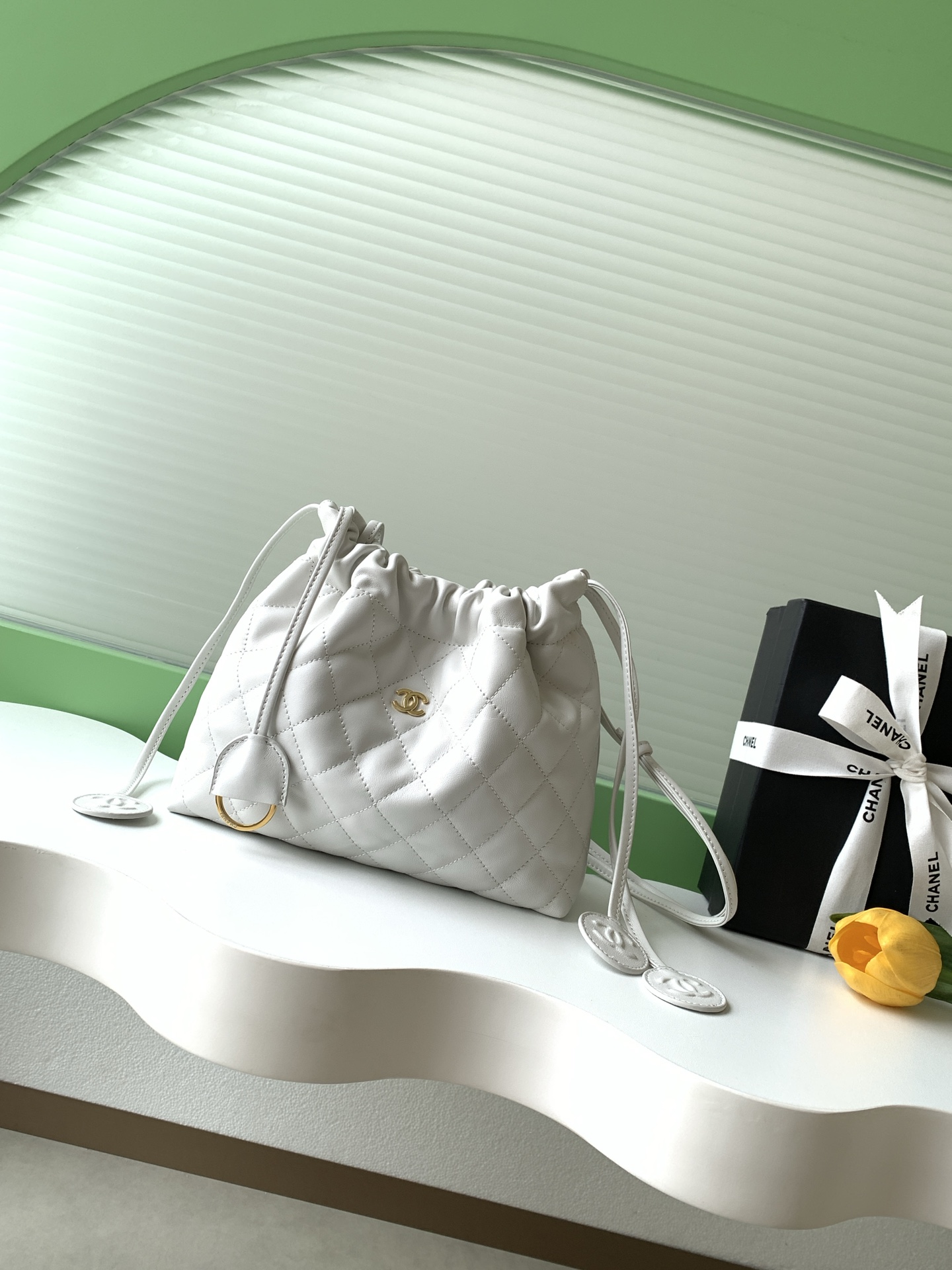 샤넬(Chanel) 럭키백(복주머니) 퀼팅 드로스트링 버킷백 가방 소프트 레더