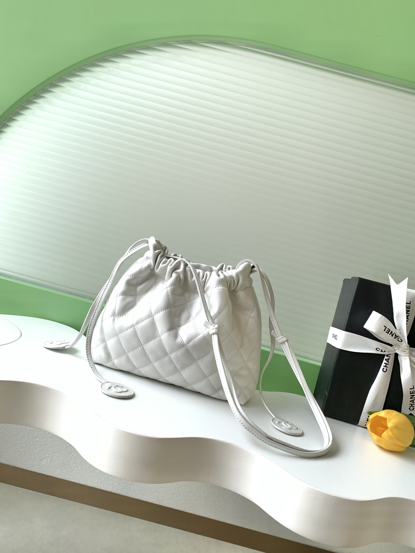 샤넬(Chanel) 럭키백(복주머니) 퀼팅 드로스트링 버킷백 가방 소프트 레더