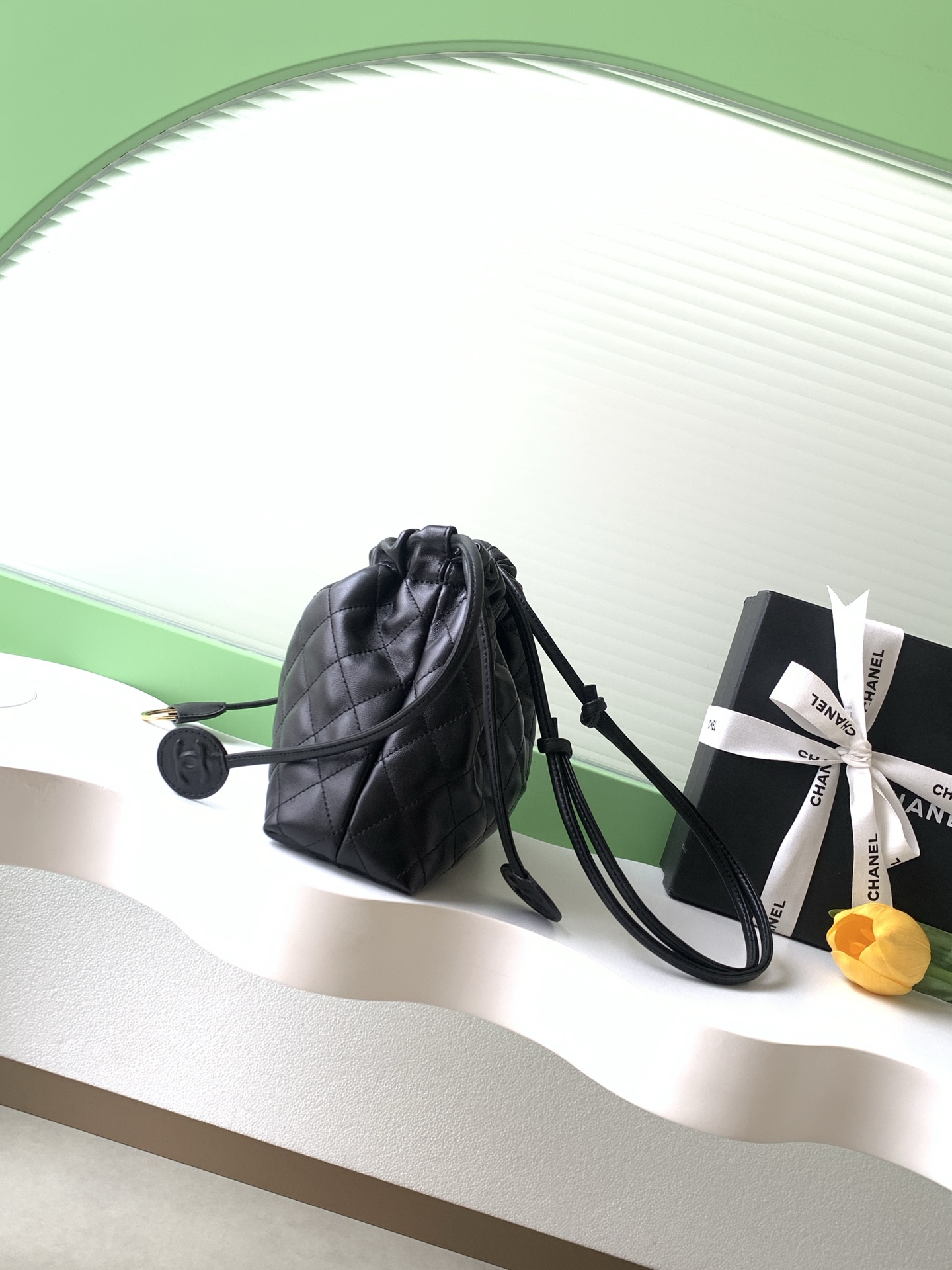 샤넬(Chanel) 럭키백(복주머니) 퀼팅 드로스트링 버킷백 가방 소프트 레더