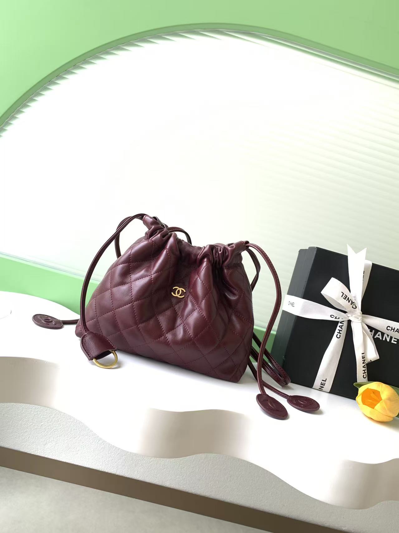 샤넬(Chanel) 럭키백(복주머니) 퀼팅 드로스트링 버킷백 가방 소프트 레더