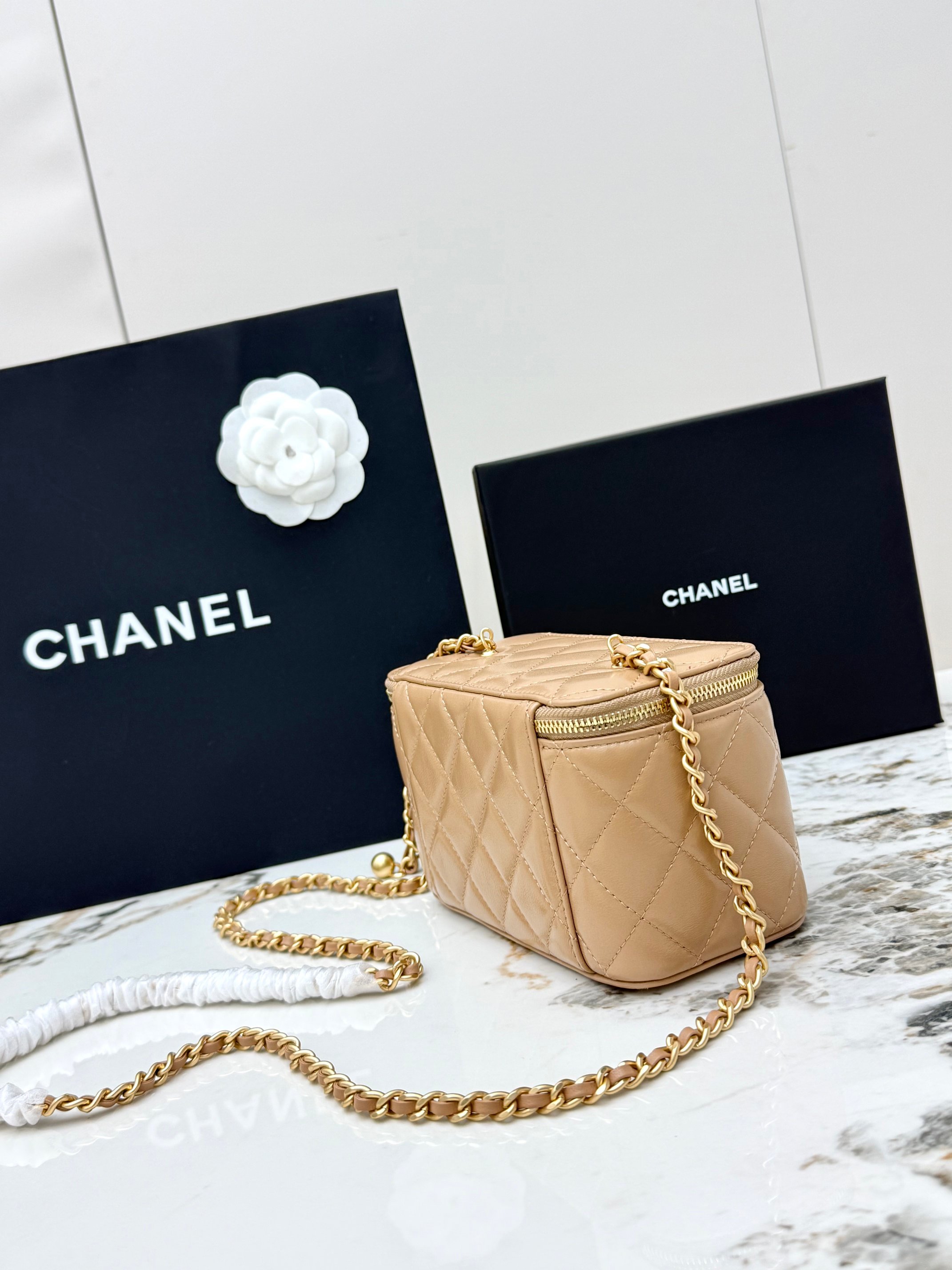 샤넬(Chanel) 24K 금볼 베니티 체인백 파우치백 가방 - 라지