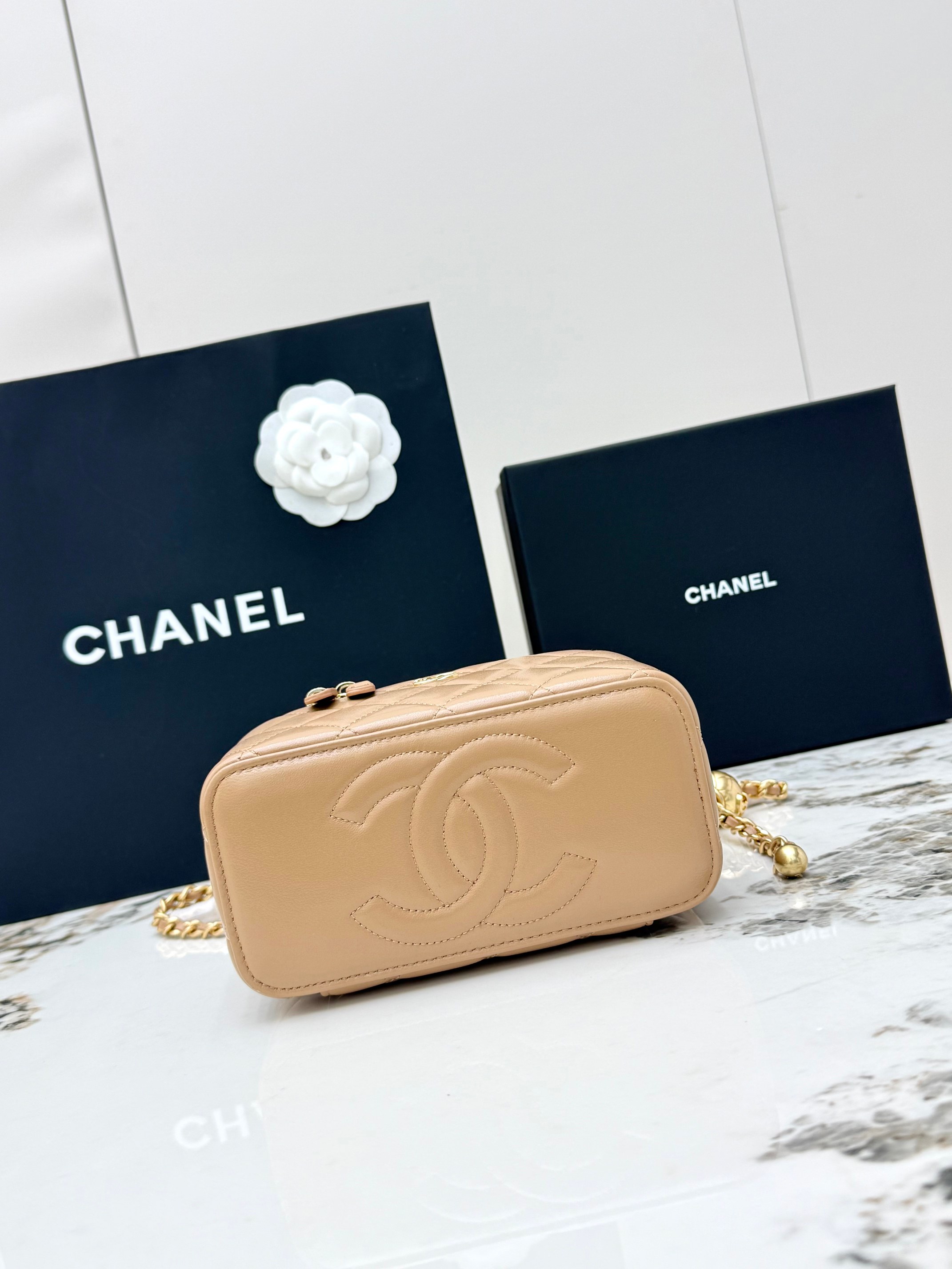 샤넬(Chanel) 24K 금볼 베니티 체인백 파우치백 가방 - 라지