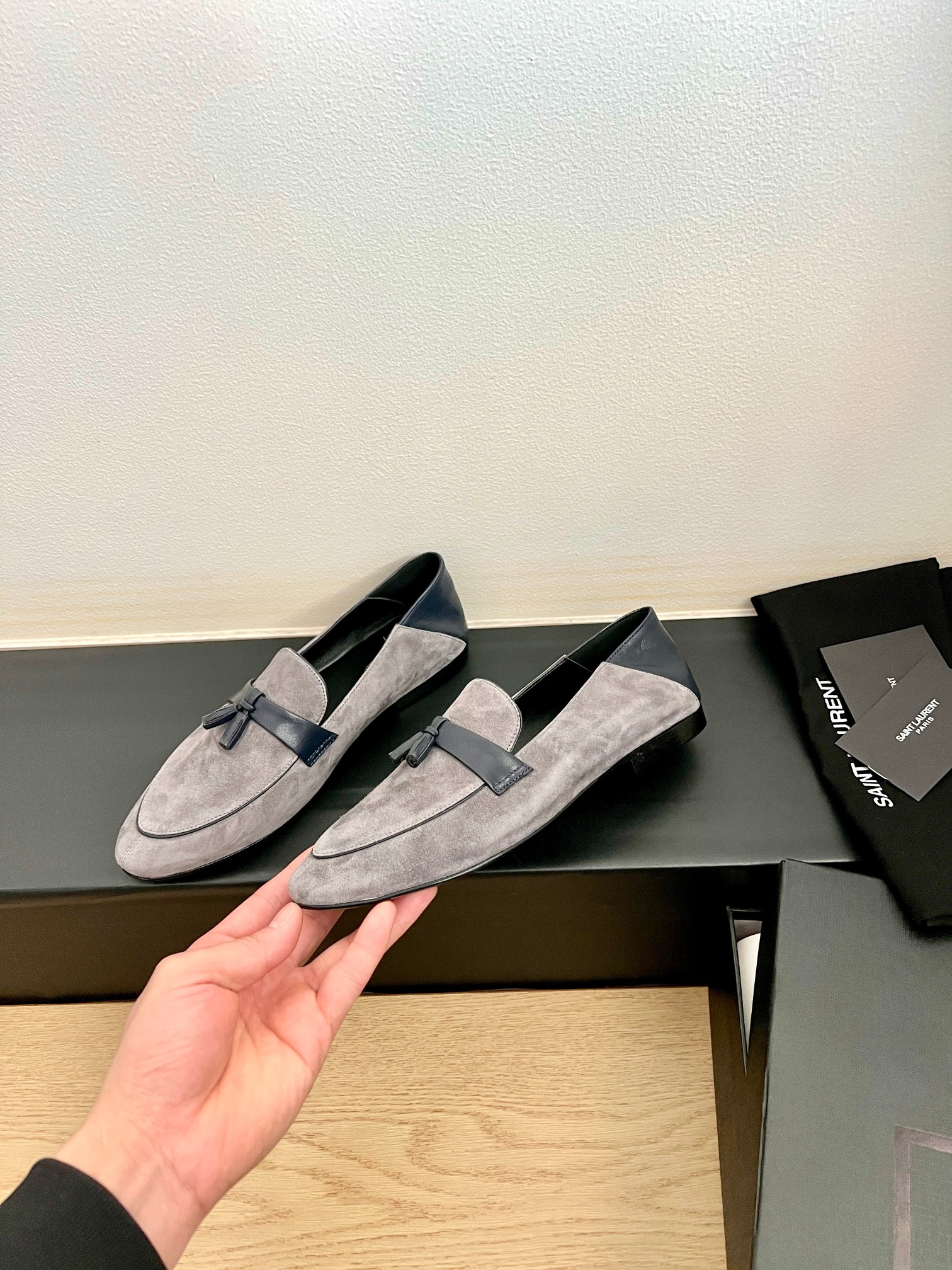 생로랑(SAINT LAURENT) 클래식 로퍼 신발