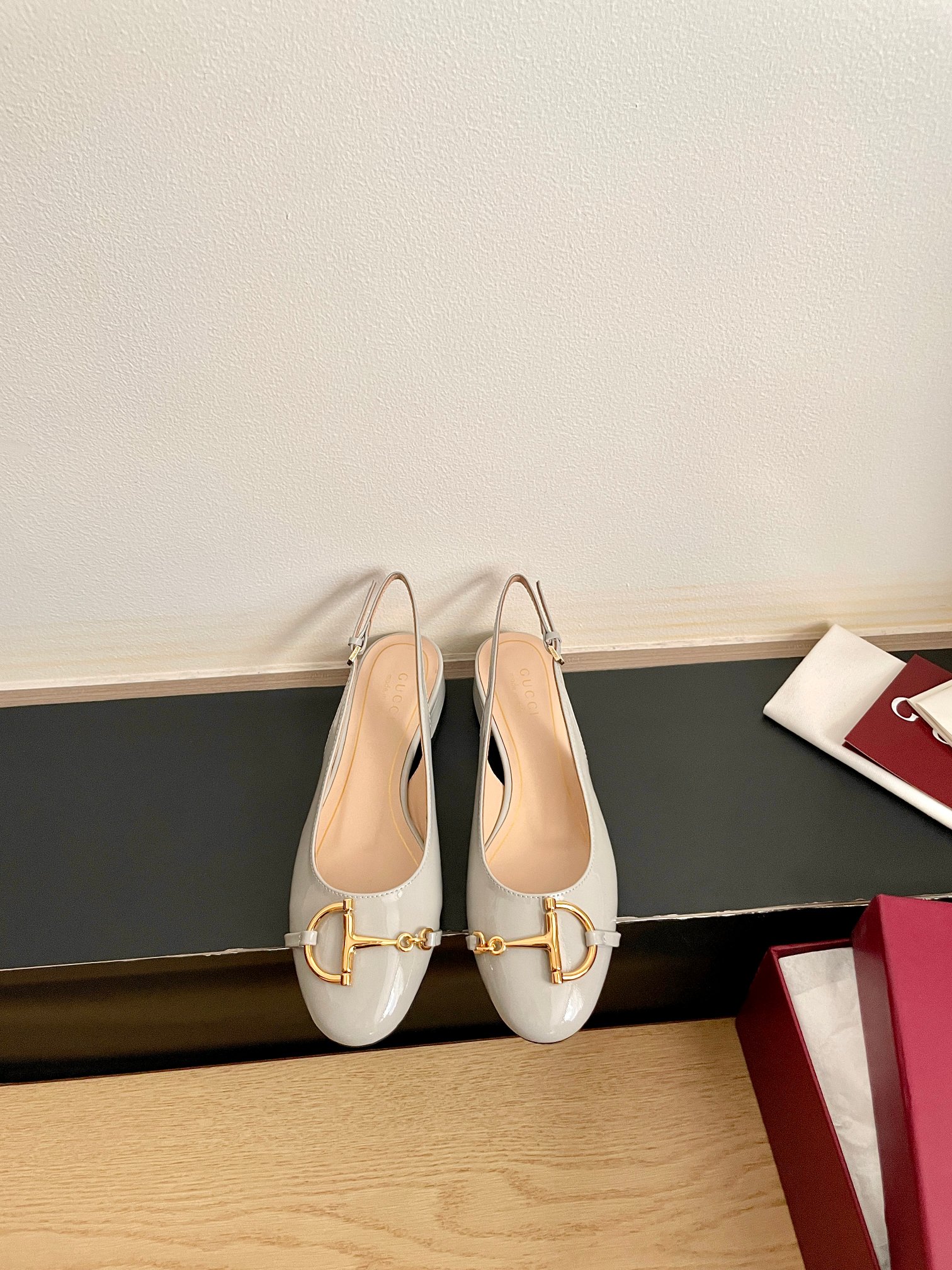 구찌(GUCCI) 하프 장식 메리제인 샌들 신발