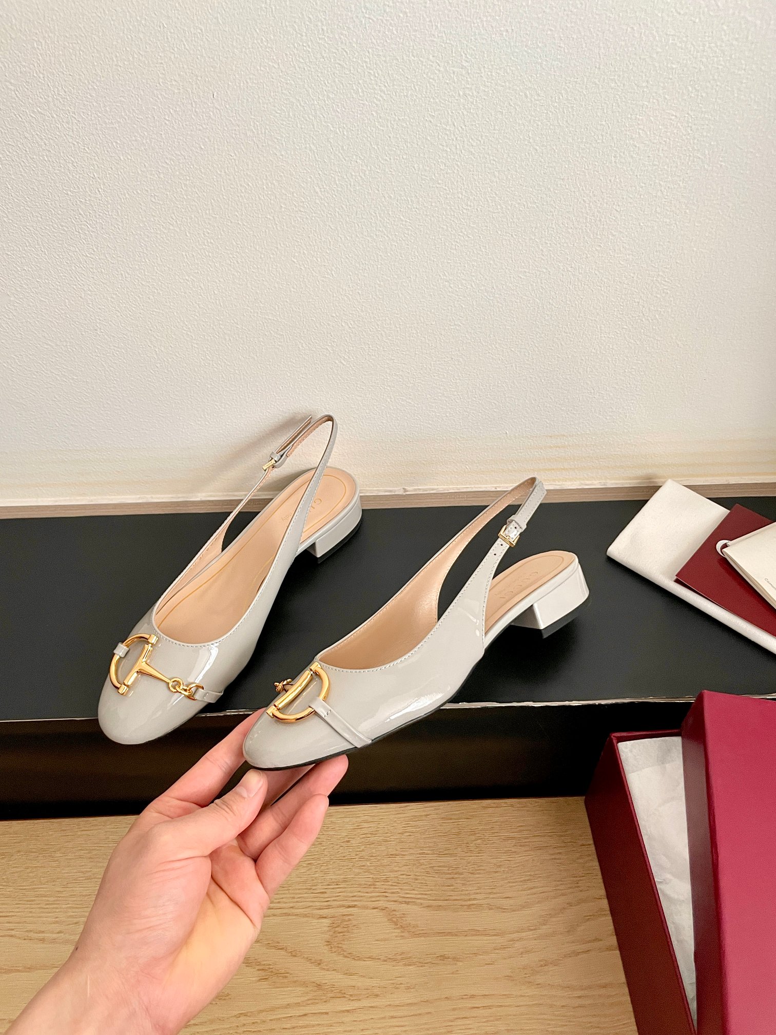 구찌(GUCCI) 하프 장식 메리제인 샌들 신발