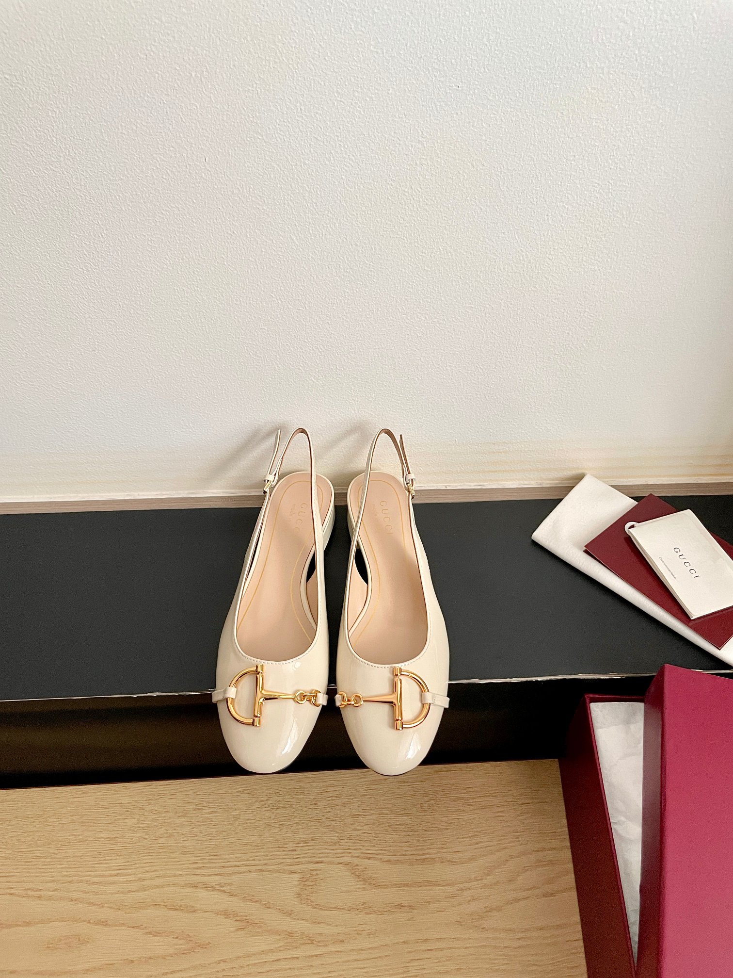 구찌(GUCCI) 하프 장식 메리제인 샌들 신발