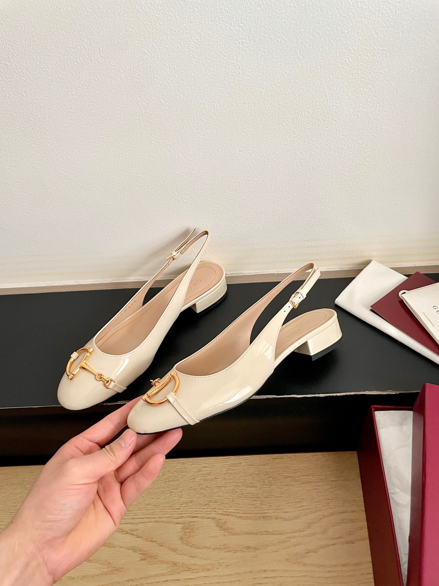 구찌(GUCCI) 하프 장식 메리제인 샌들 신발