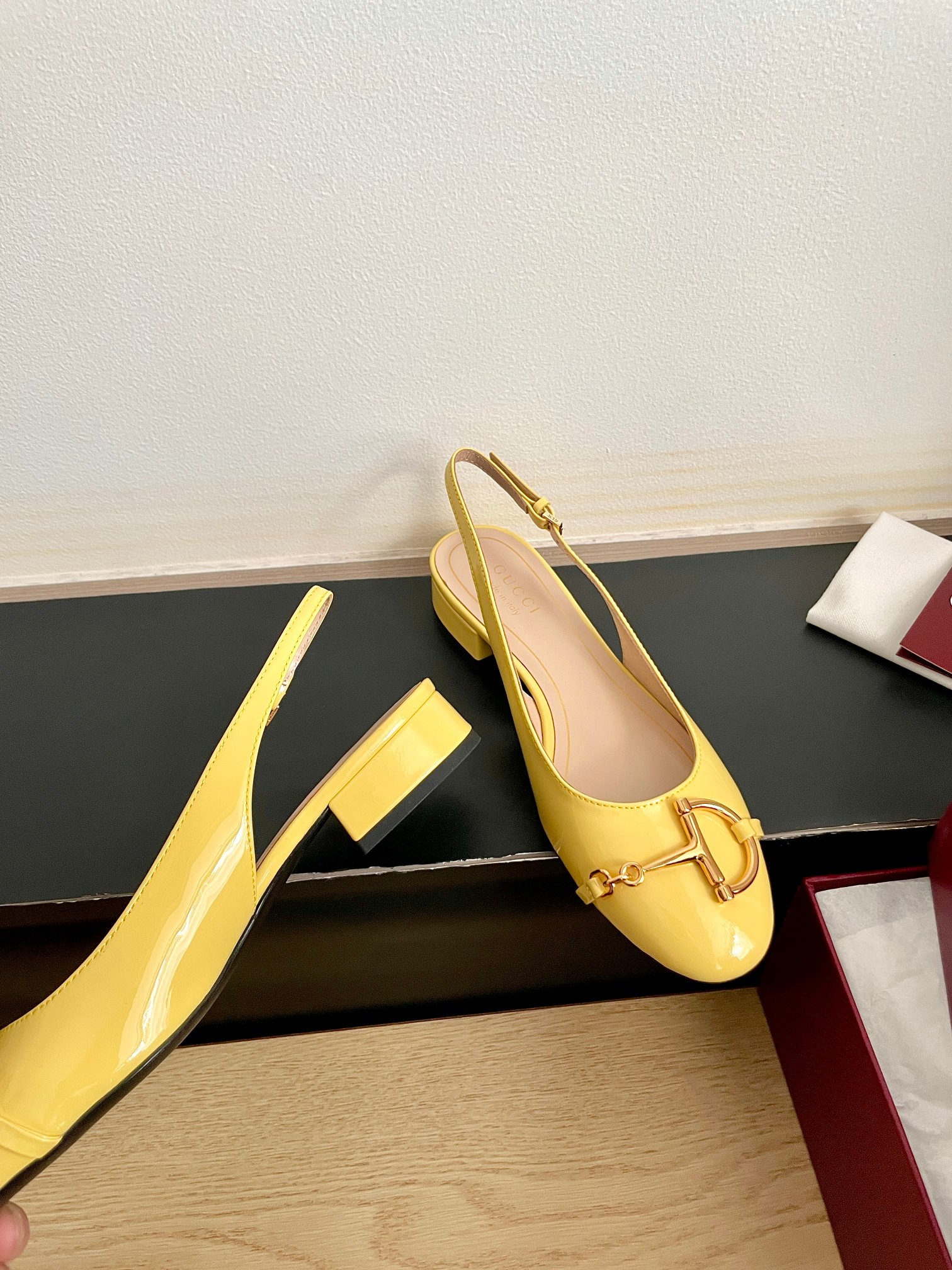 구찌(GUCCI) 하프 장식 메리제인 샌들 신발