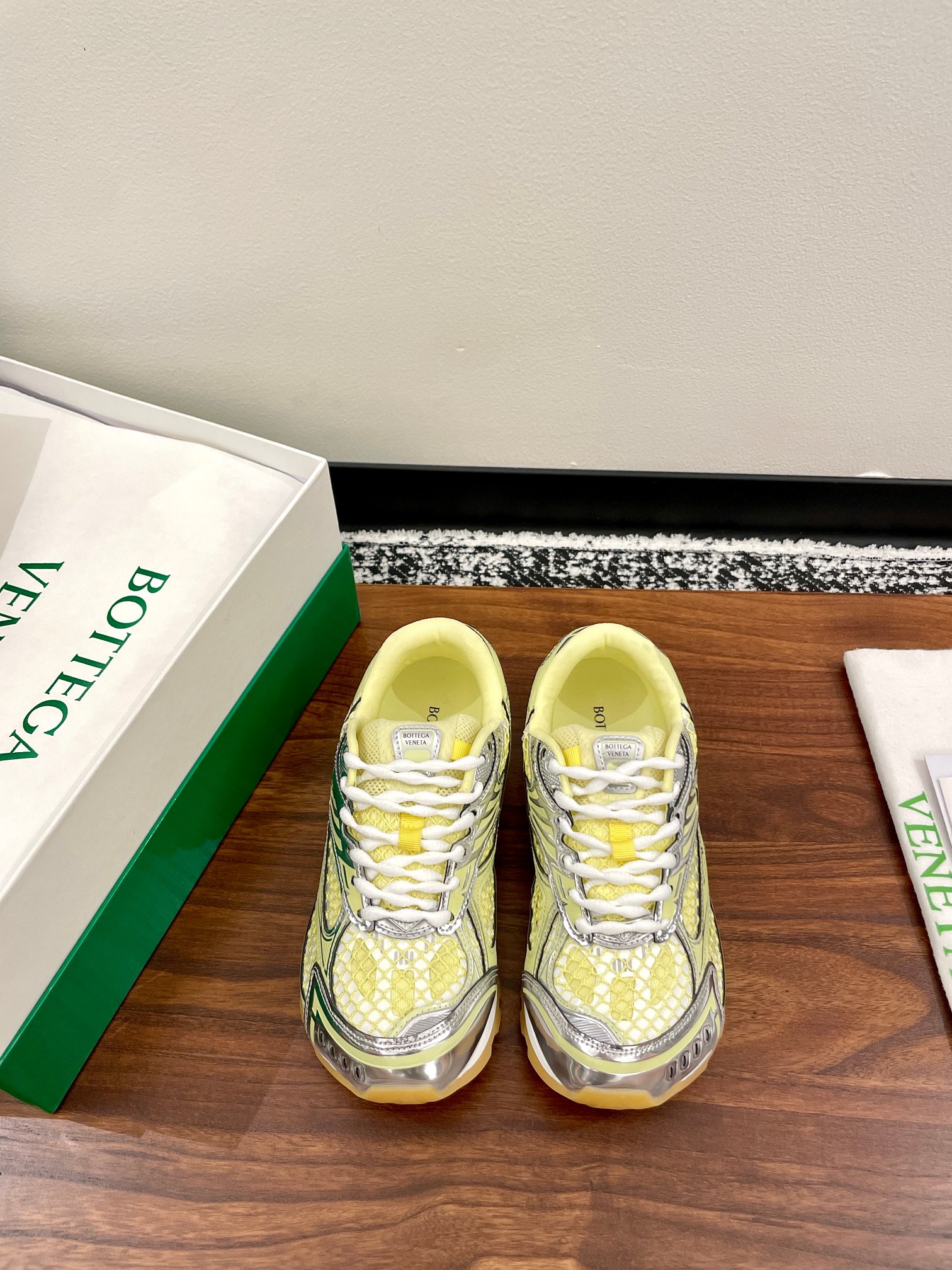 보테가베네타(BOTTEGA VENETA) 오르빗 스니커즈 신발