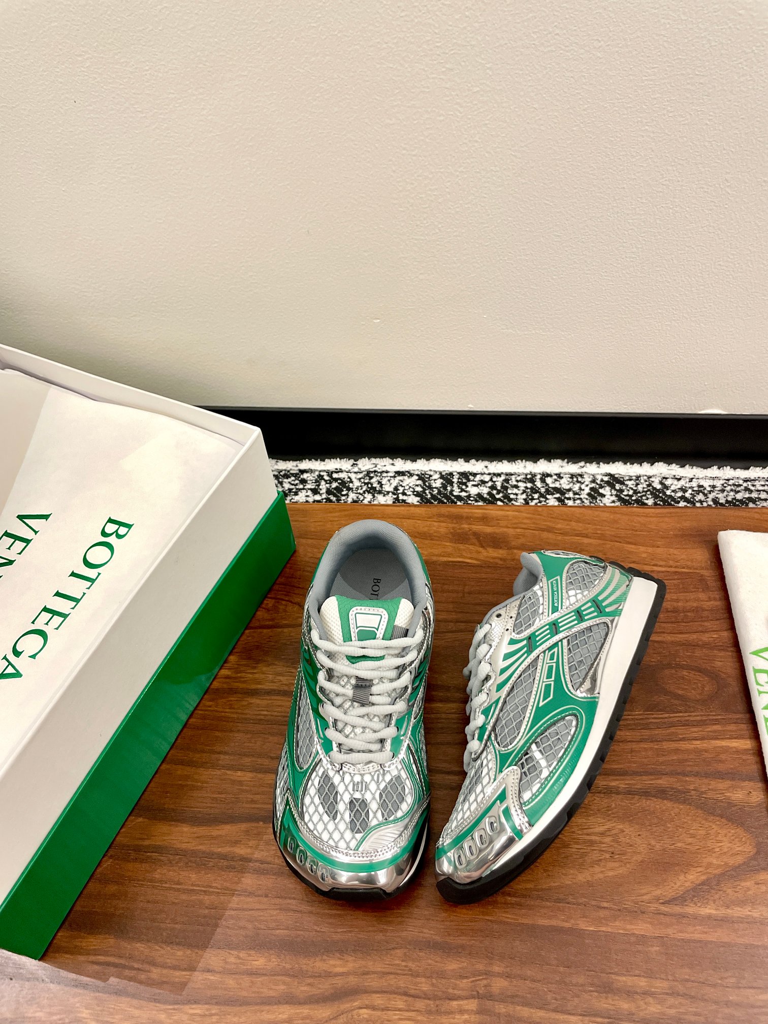 보테가베네타(BOTTEGA VENETA) 오르빗 스니커즈 신발