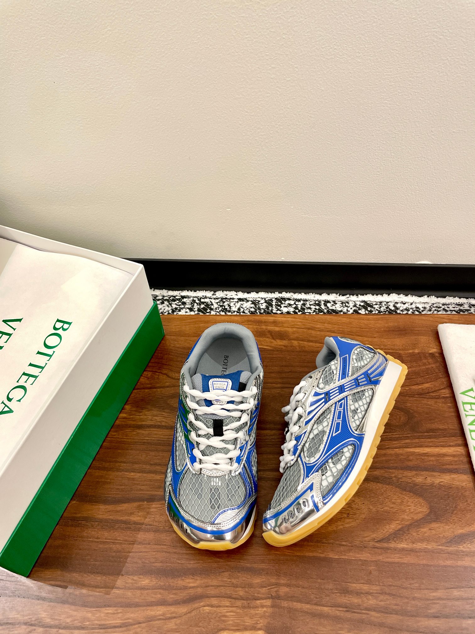 보테가베네타(BOTTEGA VENETA) 오르빗 스니커즈 신발