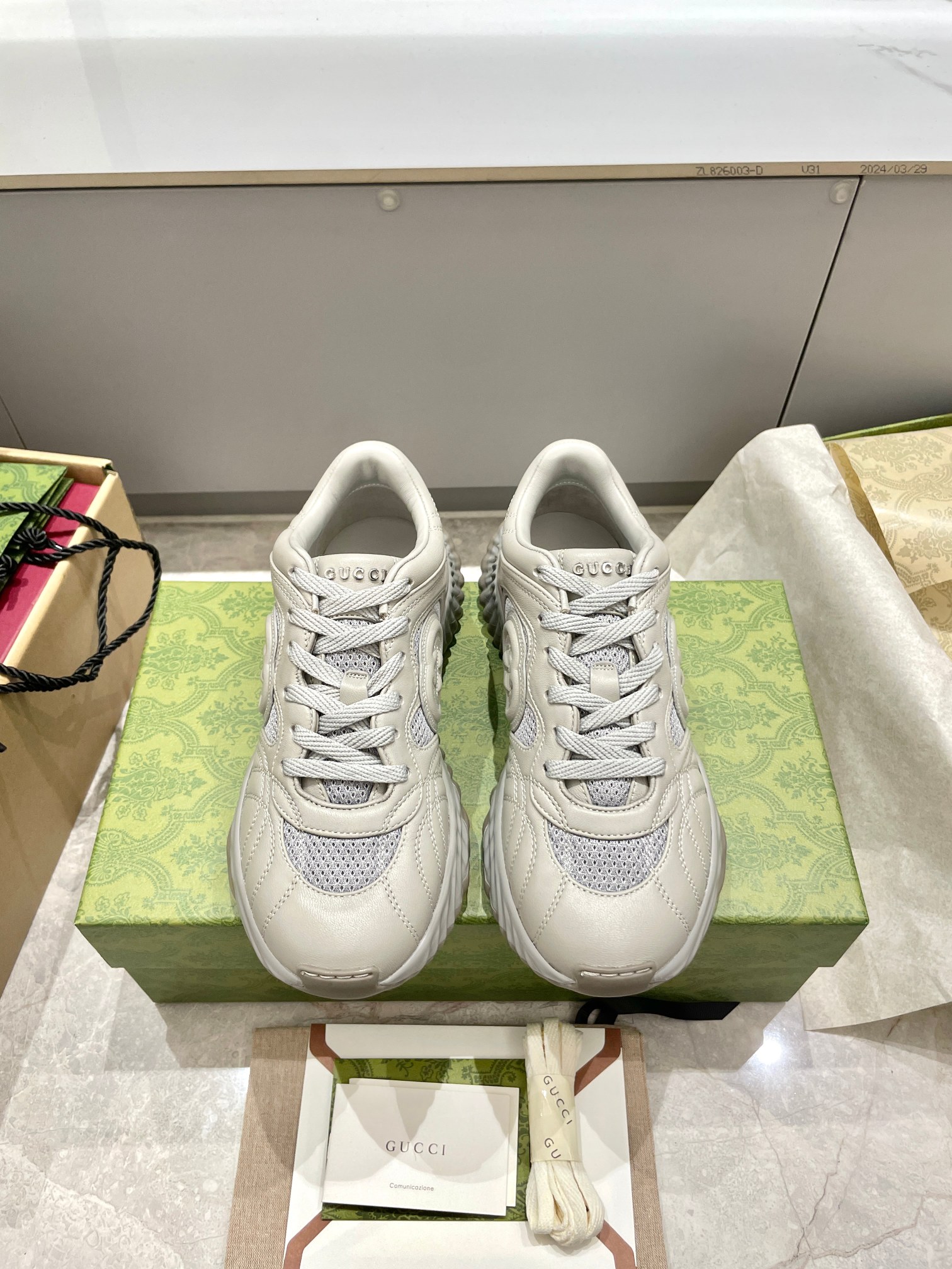 구찌(GUCCI) 리플 웨이브 스니커즈 신발