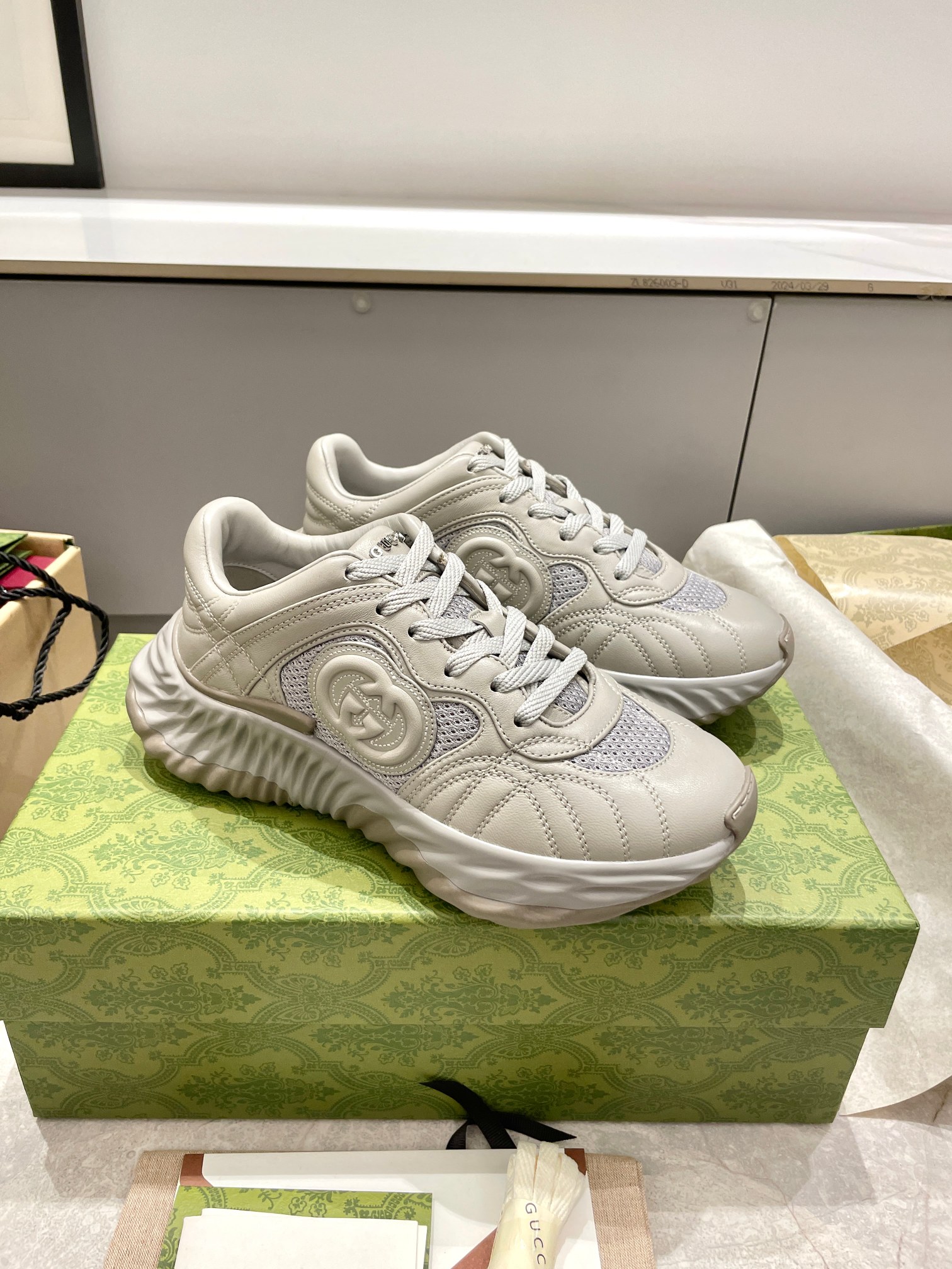 구찌(GUCCI) 리플 웨이브 스니커즈 신발