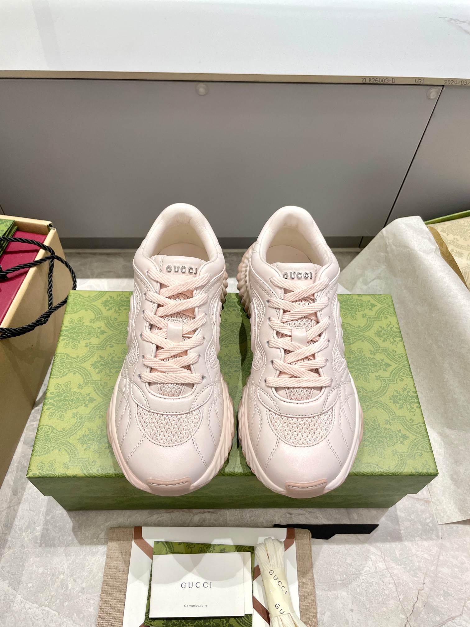 구찌(GUCCI) 리플 웨이브 스니커즈 신발