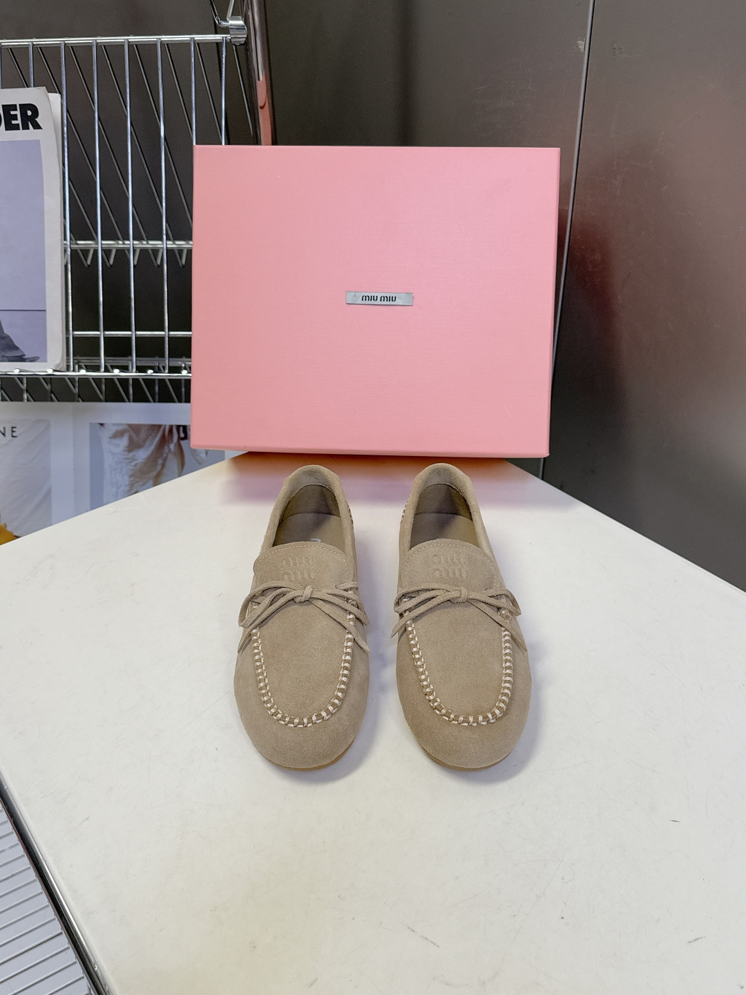미우미우(MIU MIU) 스웨이드 드라이빙 슈즈 신발