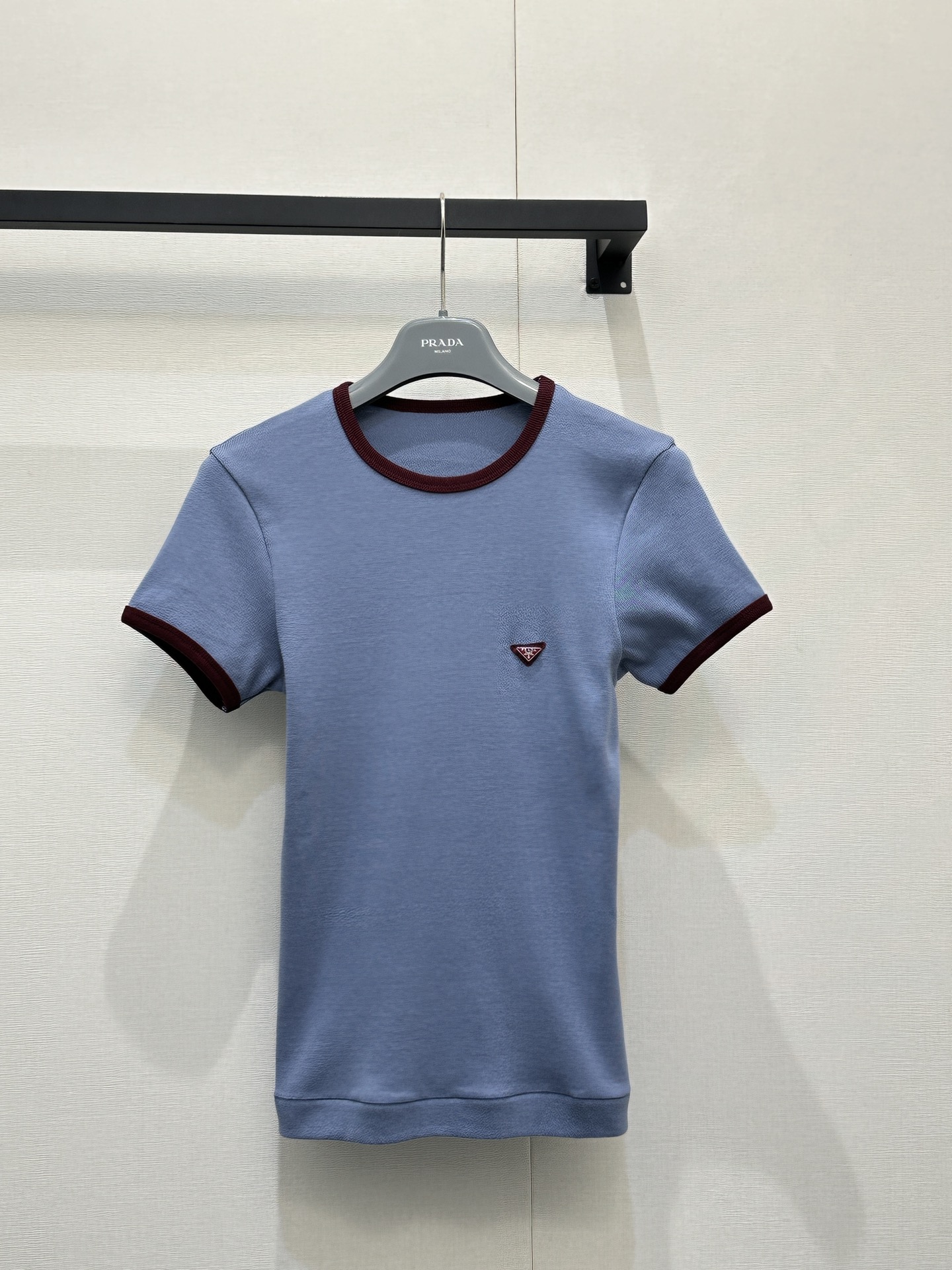 프라다(PRADA) 로고 니트 반팔 티셔츠 의류