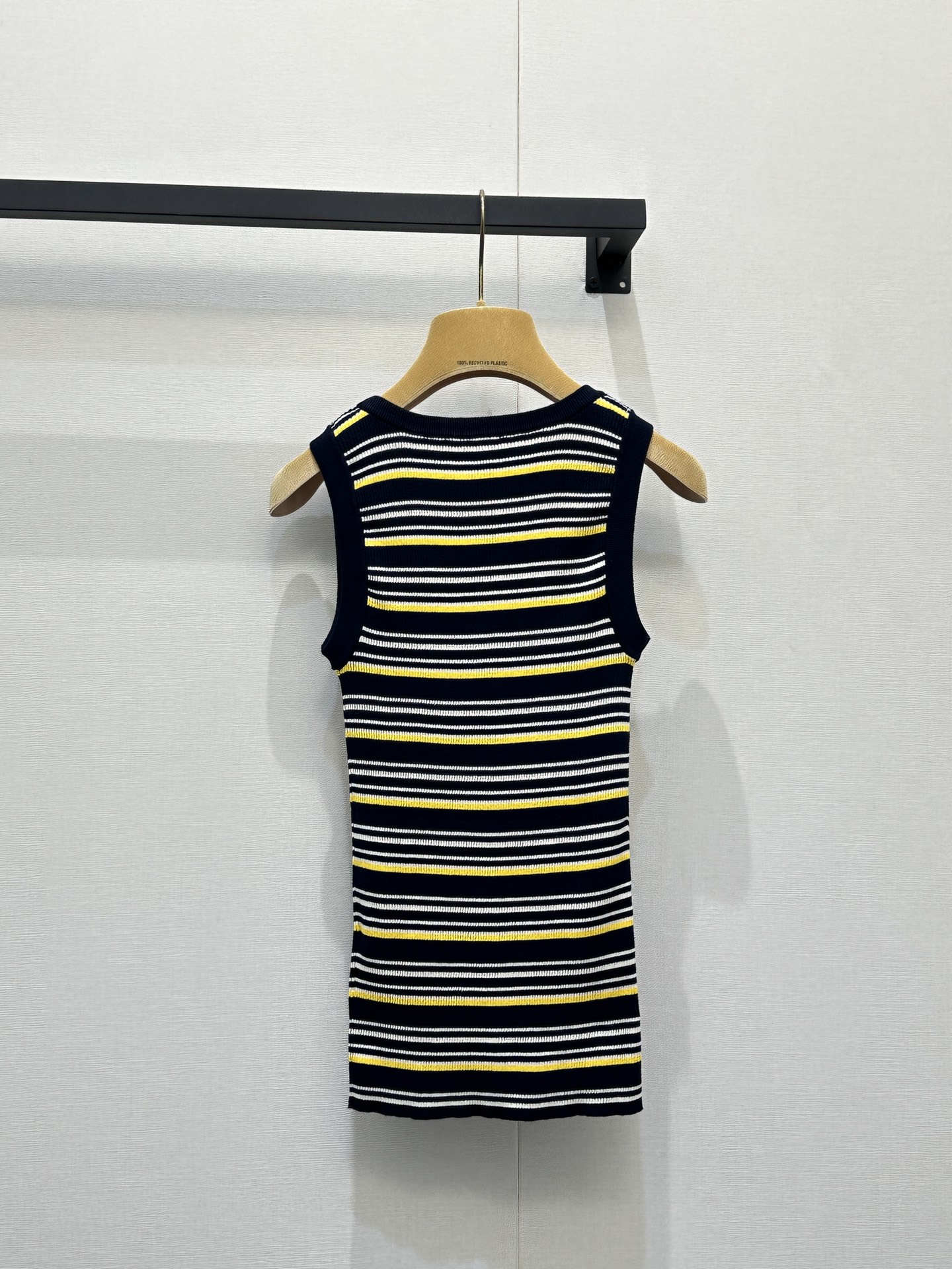 미우미우(MIU MIU) 로고 배색 스트라이프 니트 베스트 의류